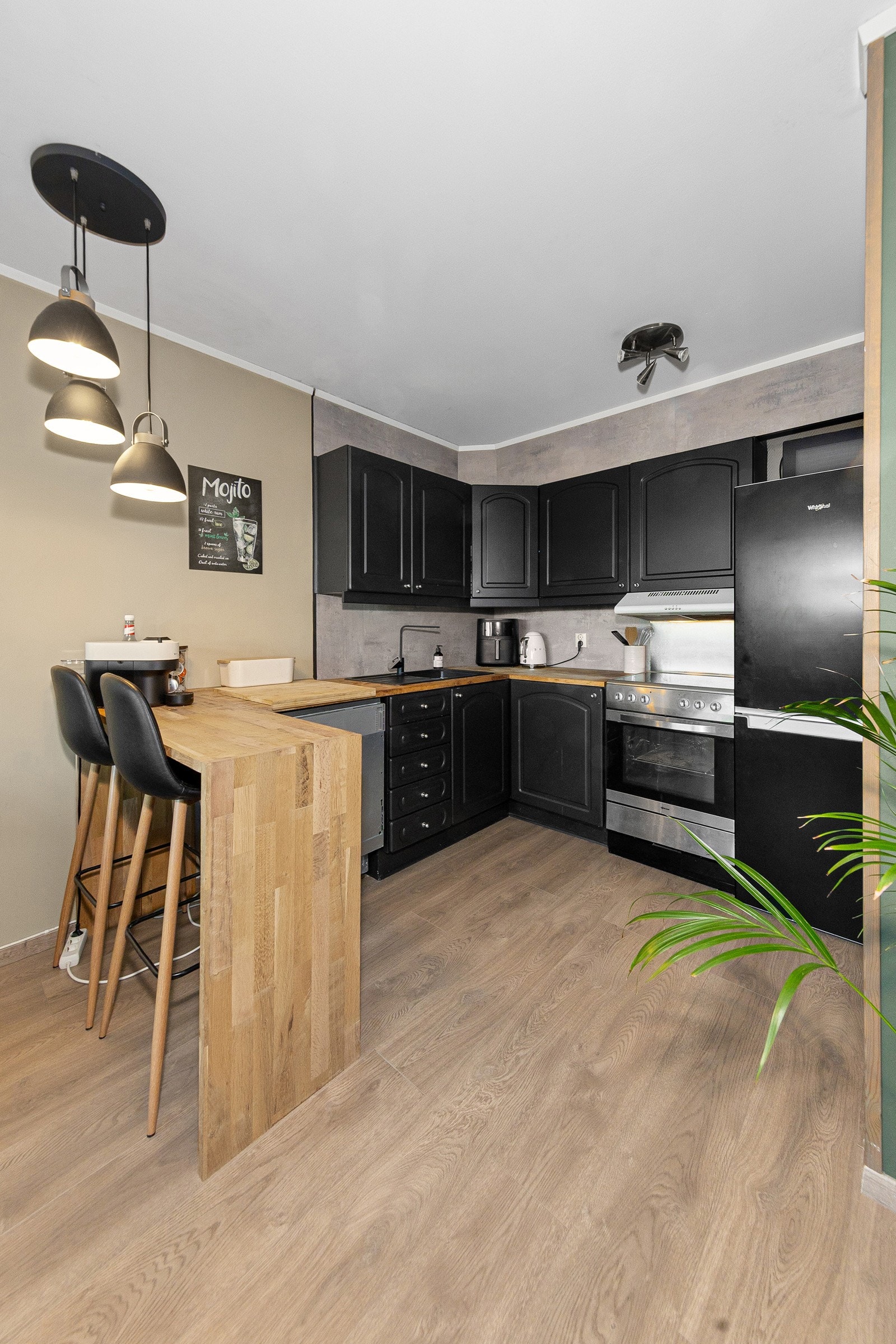 Komfyr, oppvaskmaskin og kjøl/frys medfølger Galleribilde