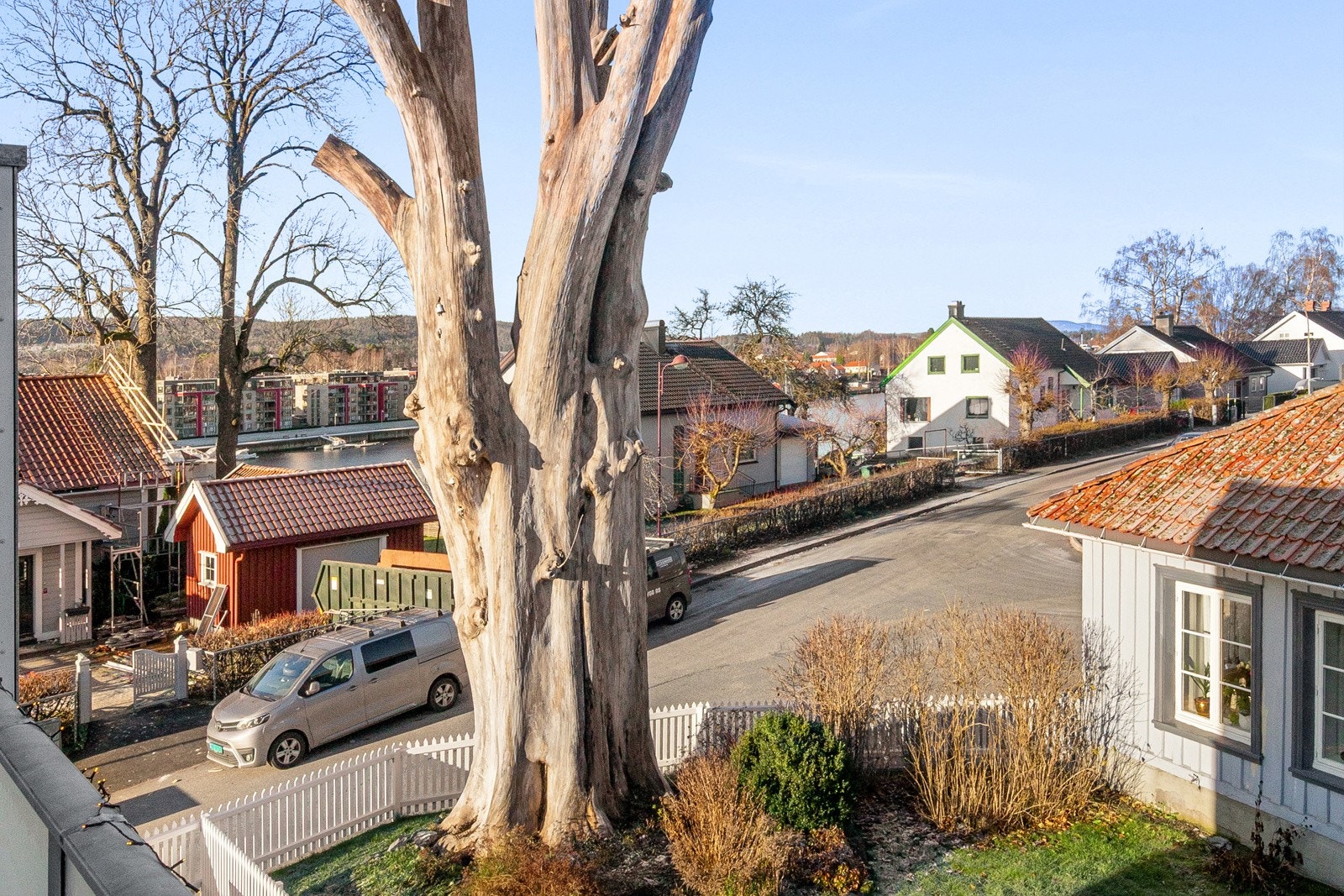 Fra balkongen er det noe utsikt mot elva Galleribilde