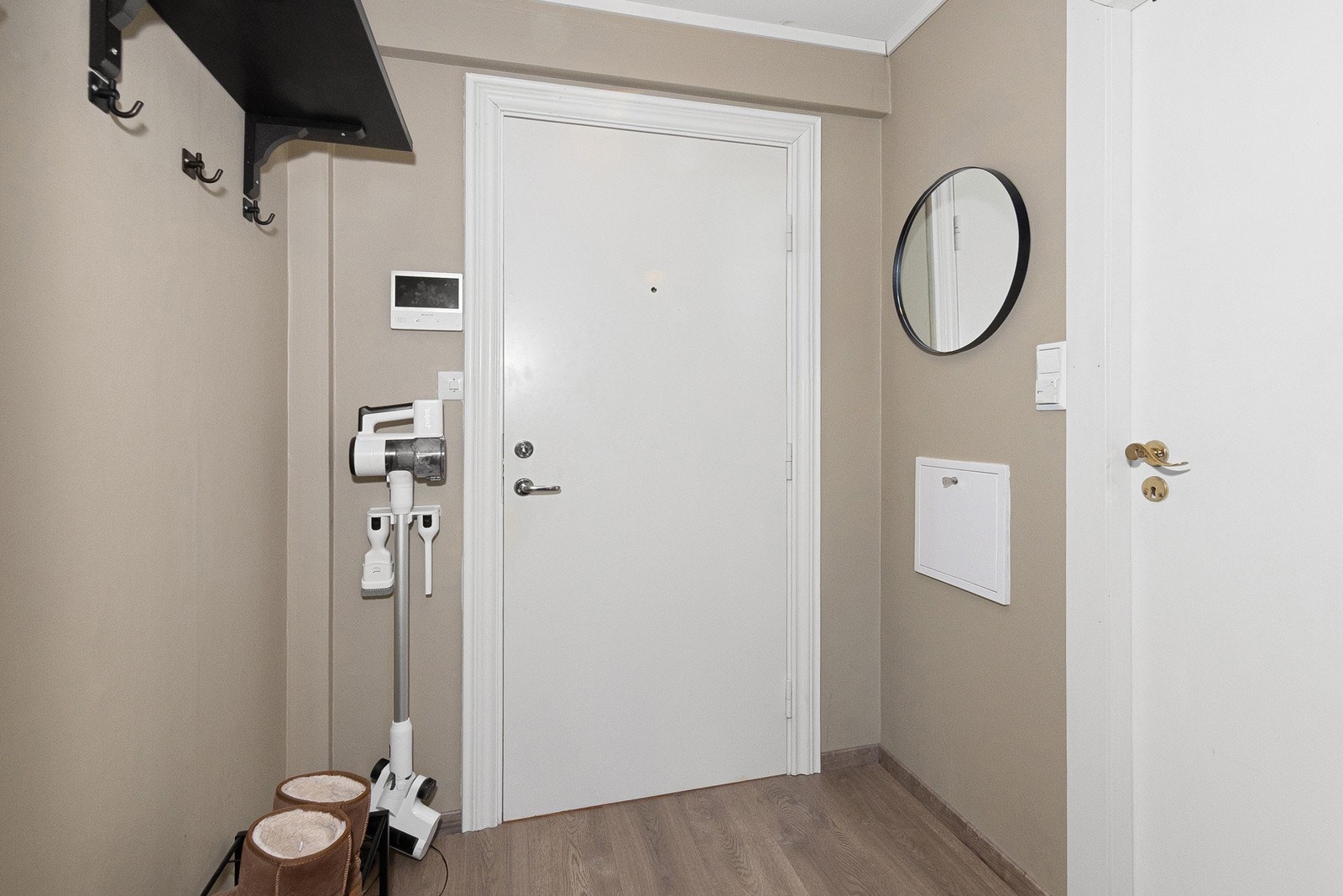 Entre. Her er det montert callinganlegg med kamera Galleribilde