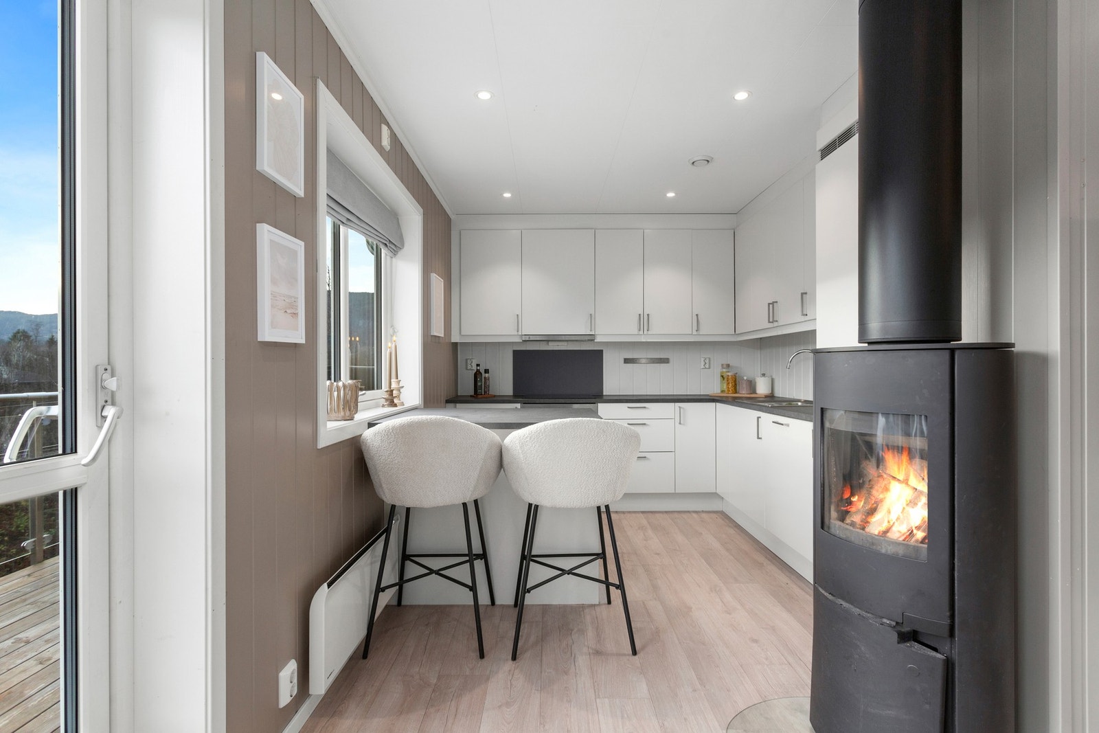 Fra stuen er det utgang til balkong. Galleribilde