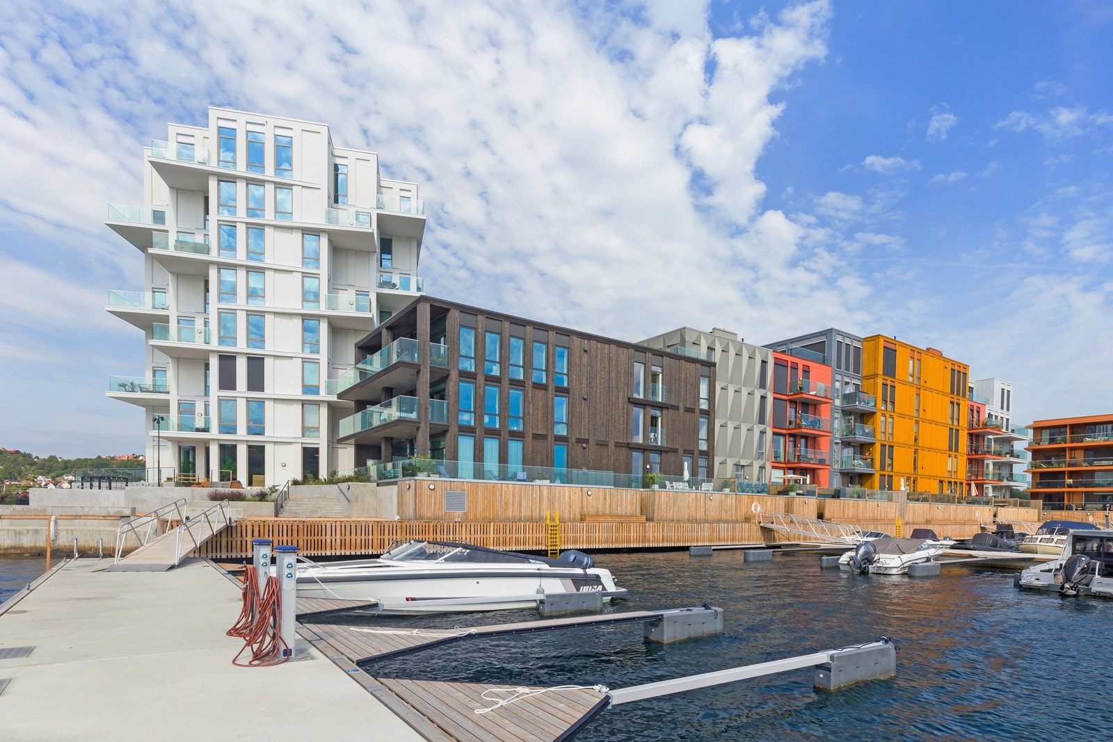 Solid bryggeanlegg med utriggere Galleribilde