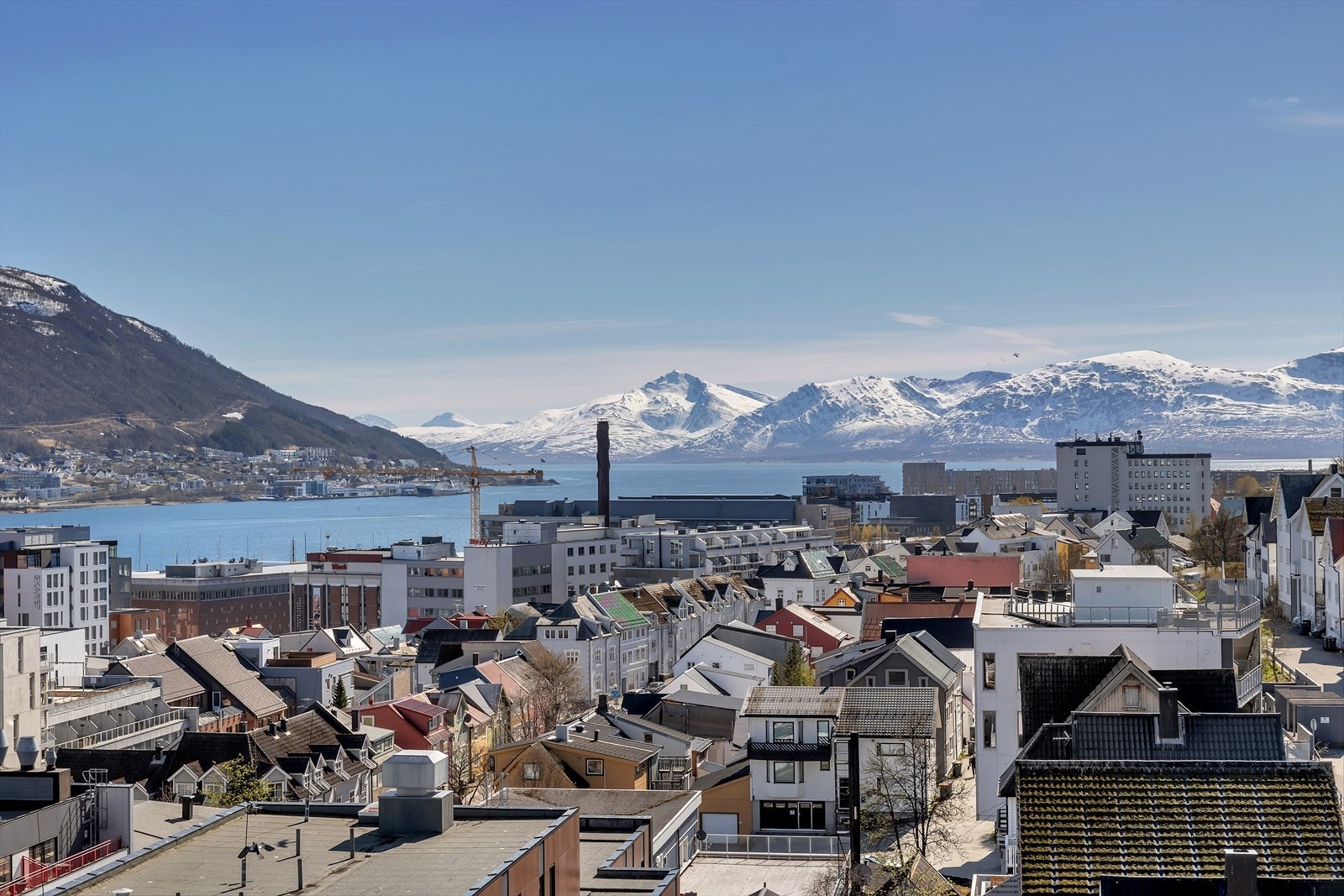Fra stue og balkong er det fantastisk utsikt! Galleribilde