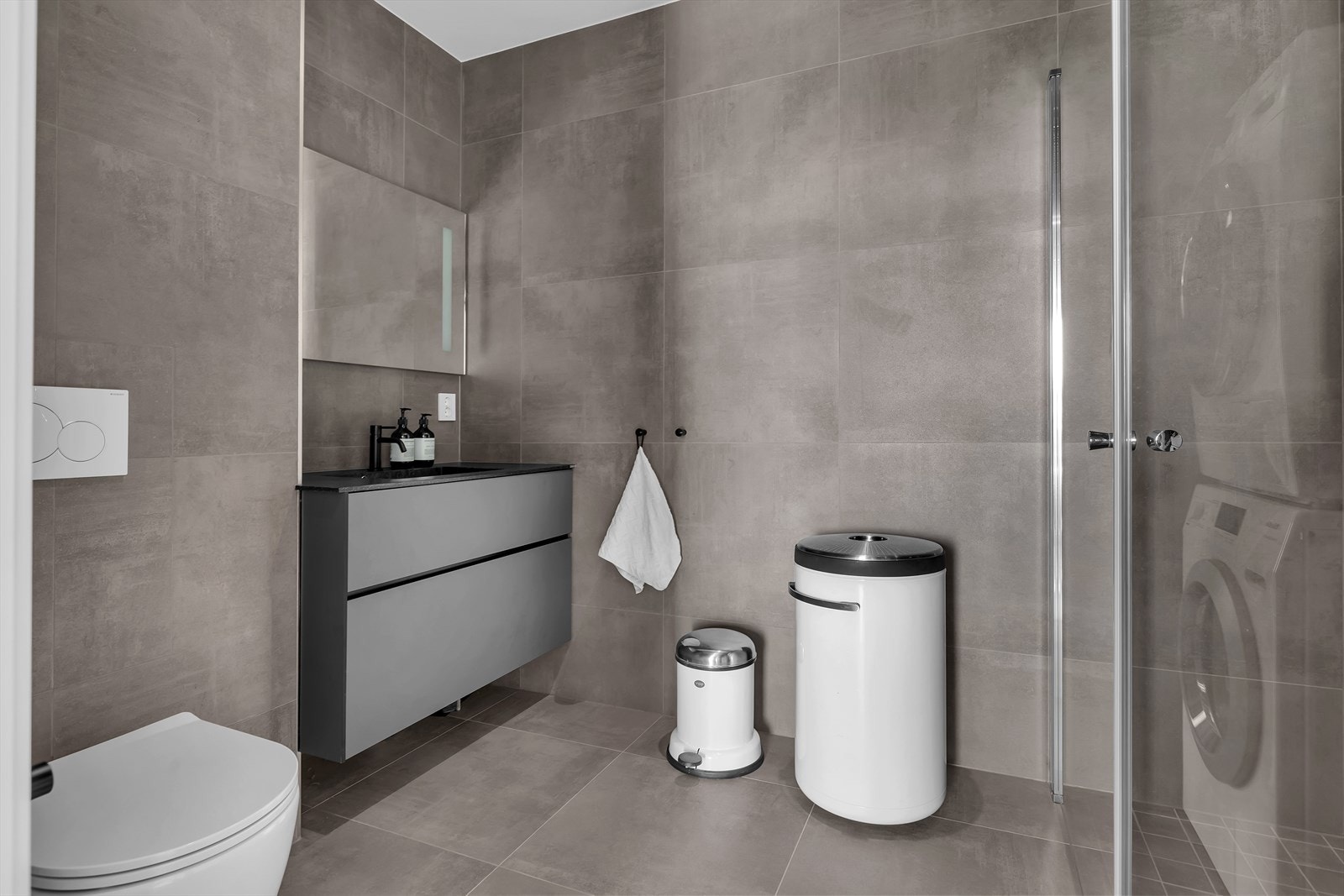 Dette badet er gjestebad og vaskerom. Galleribilde