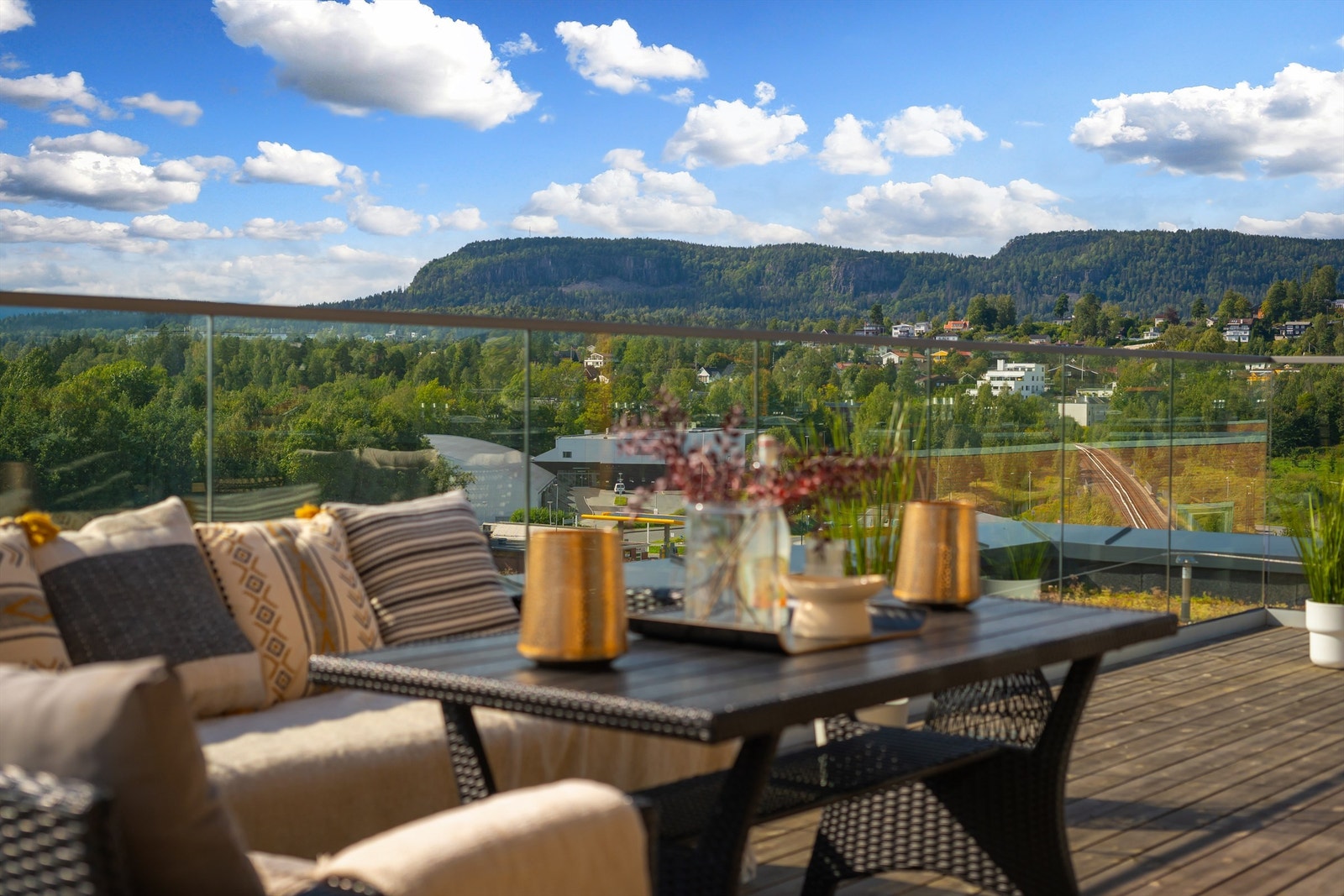 Leiligheten kan by på en meget stor og solrik takterrasse på 104 kvm Galleribilde