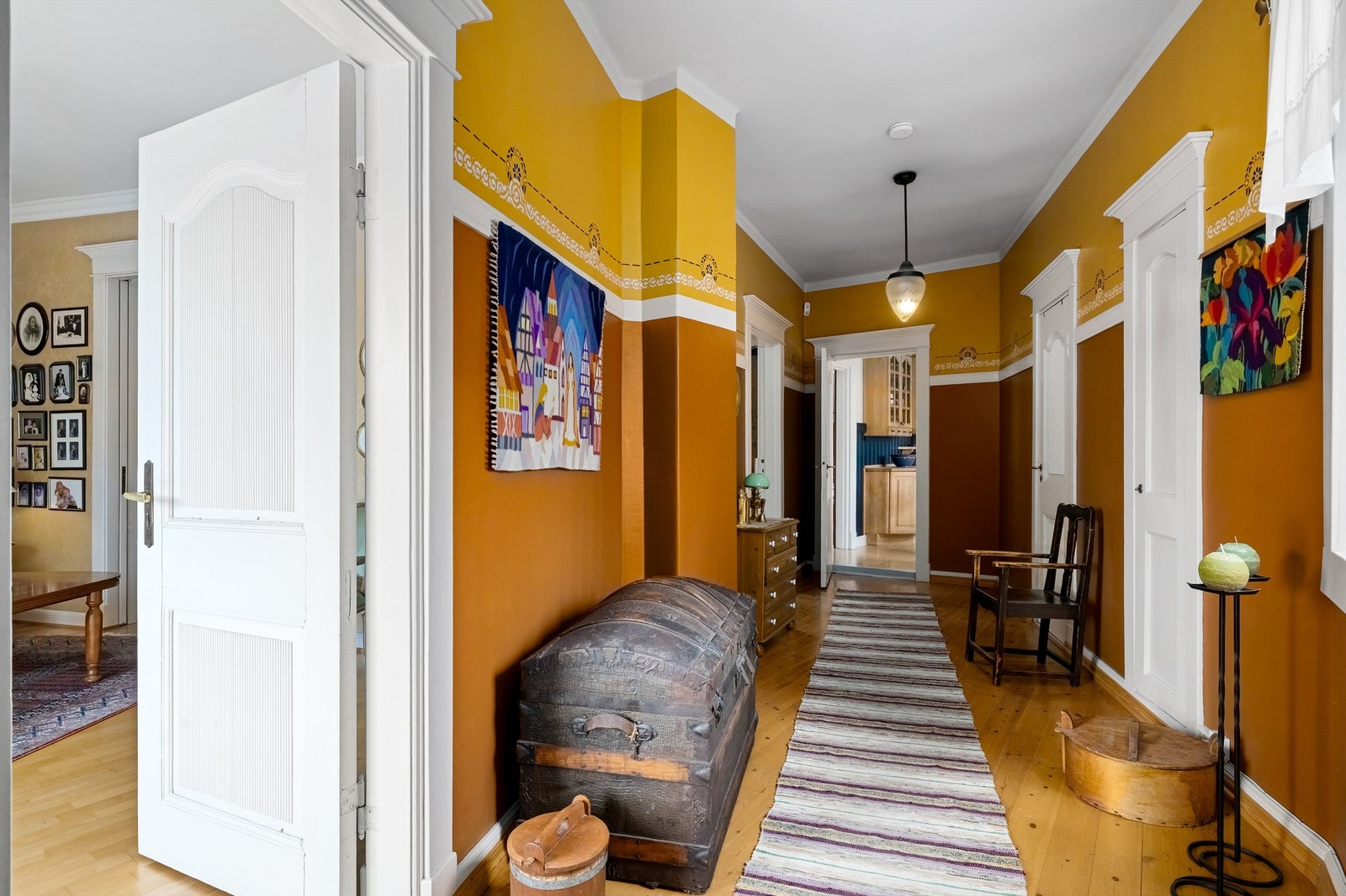 Gangen tilhørende hovedleiligheten i 2. etasje. Galleribilde