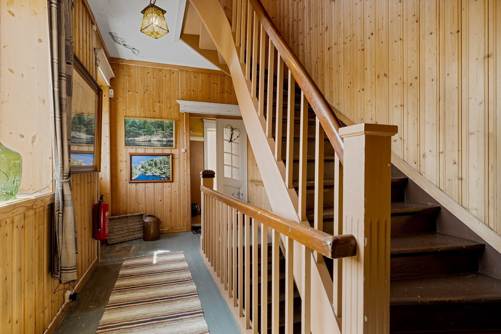 Felles inngang og trappegang til leilighetene. Galleribilde