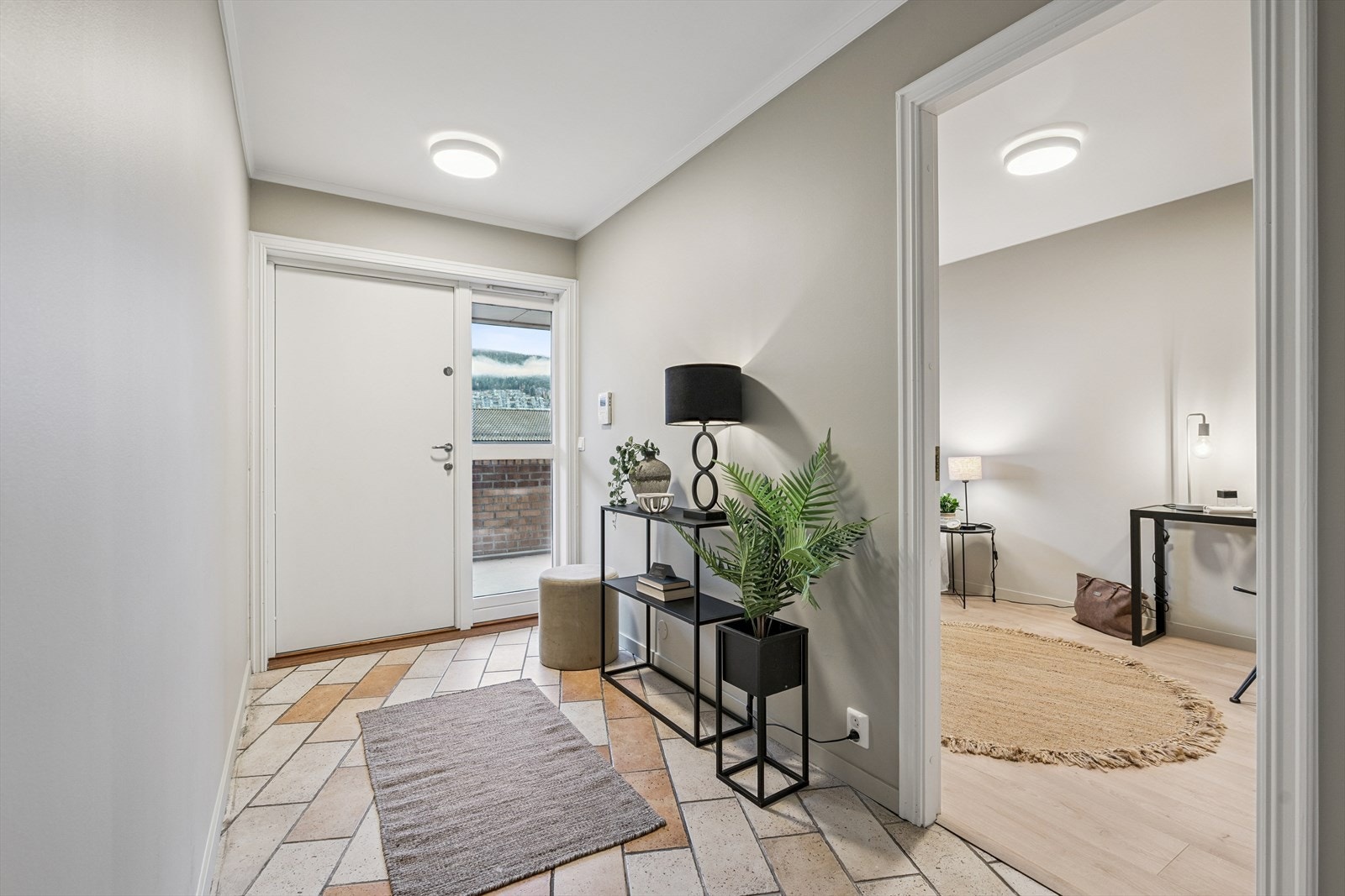 Pen og romslig gang Galleribilde