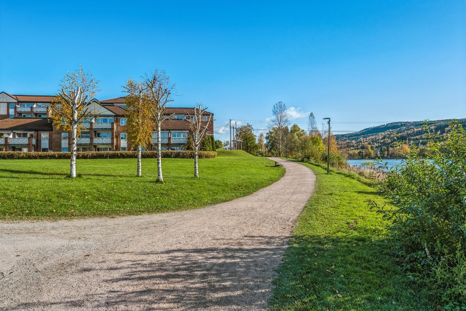 Nydelige turområder langs elven Galleribilde