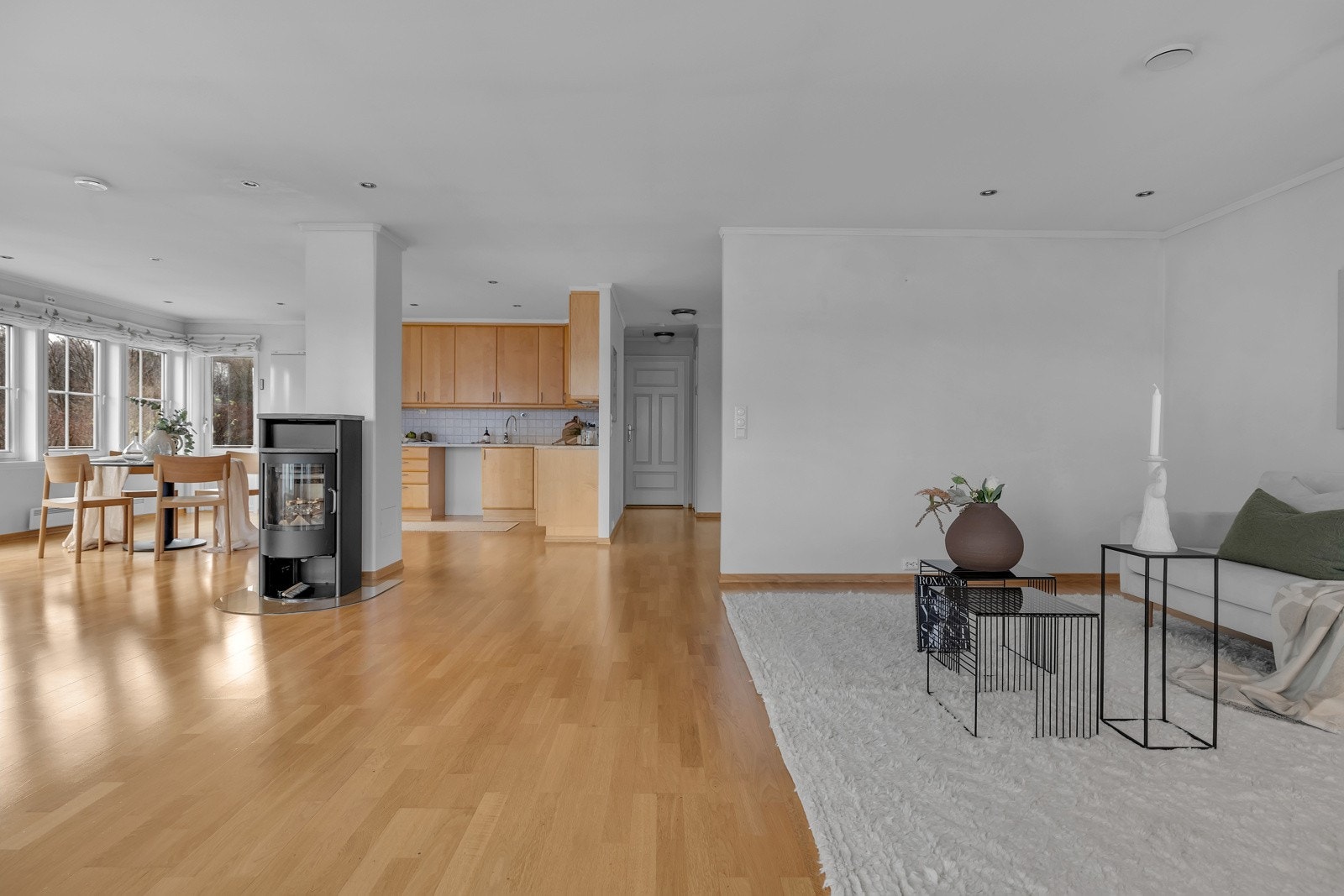 Tilbake i stua retter vi blikk mot avdelingen som vil fungere perfekt som TV-stue Galleribilde