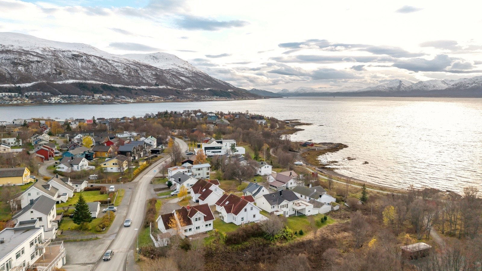 Strandvegen 192 har, som nevnt flere ganger, en utsøkt plassering med svært rolige omgivelser Galleribilde
