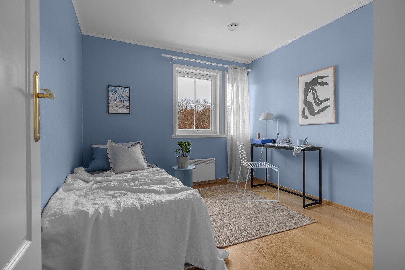 Soverom 2 i 2. etasje er på ca. 8m2 Galleribilde