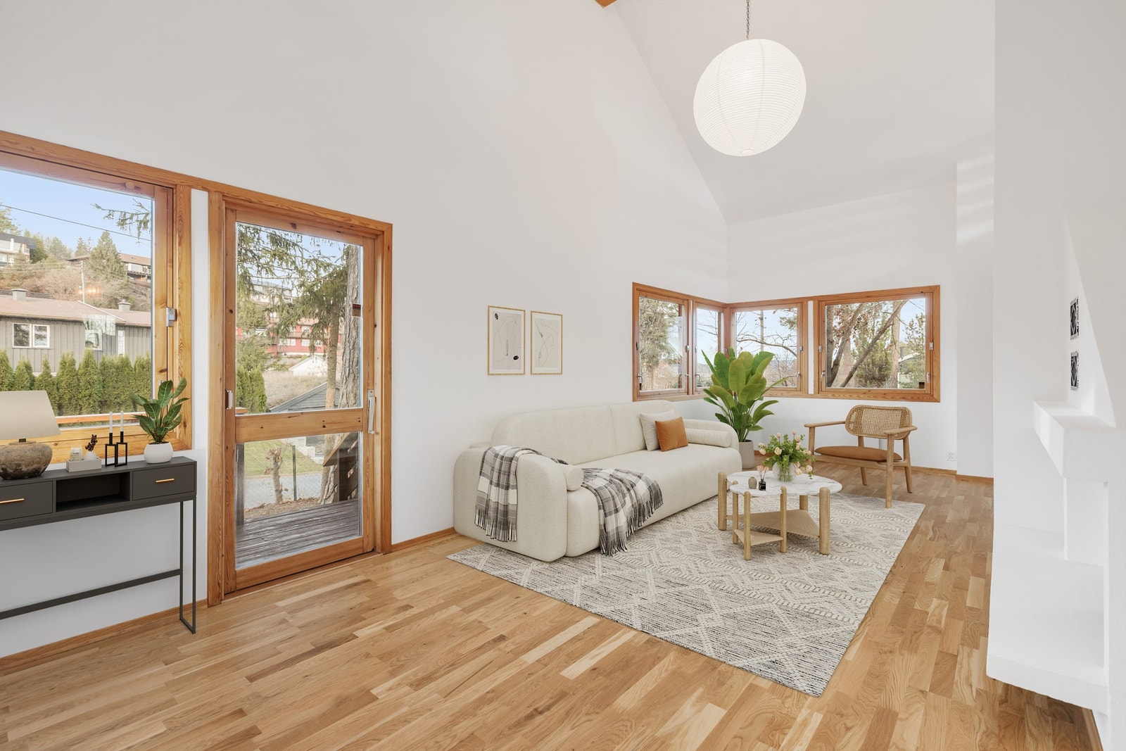 Fra stuen er det utgang til sydvestvendt terrasse. Galleribilde