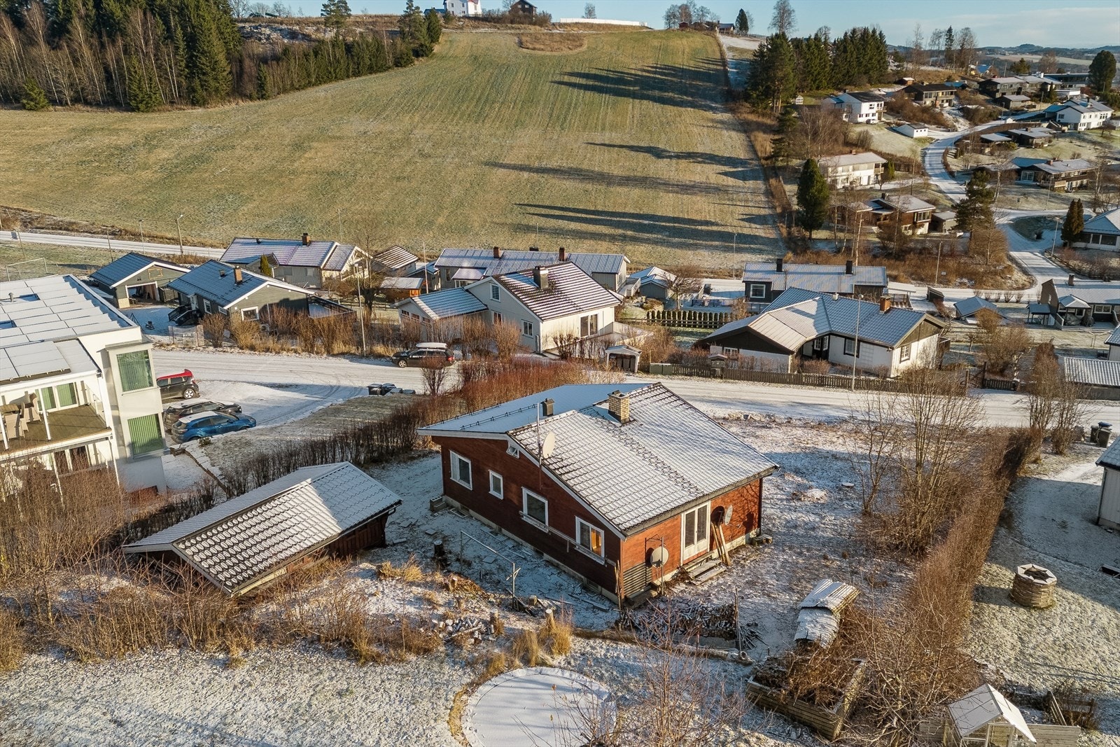 Det er ca. 2,5 km til Gjøvik sentrum, hvor man finner alt man trenger av fasiliteter. Galleribilde
