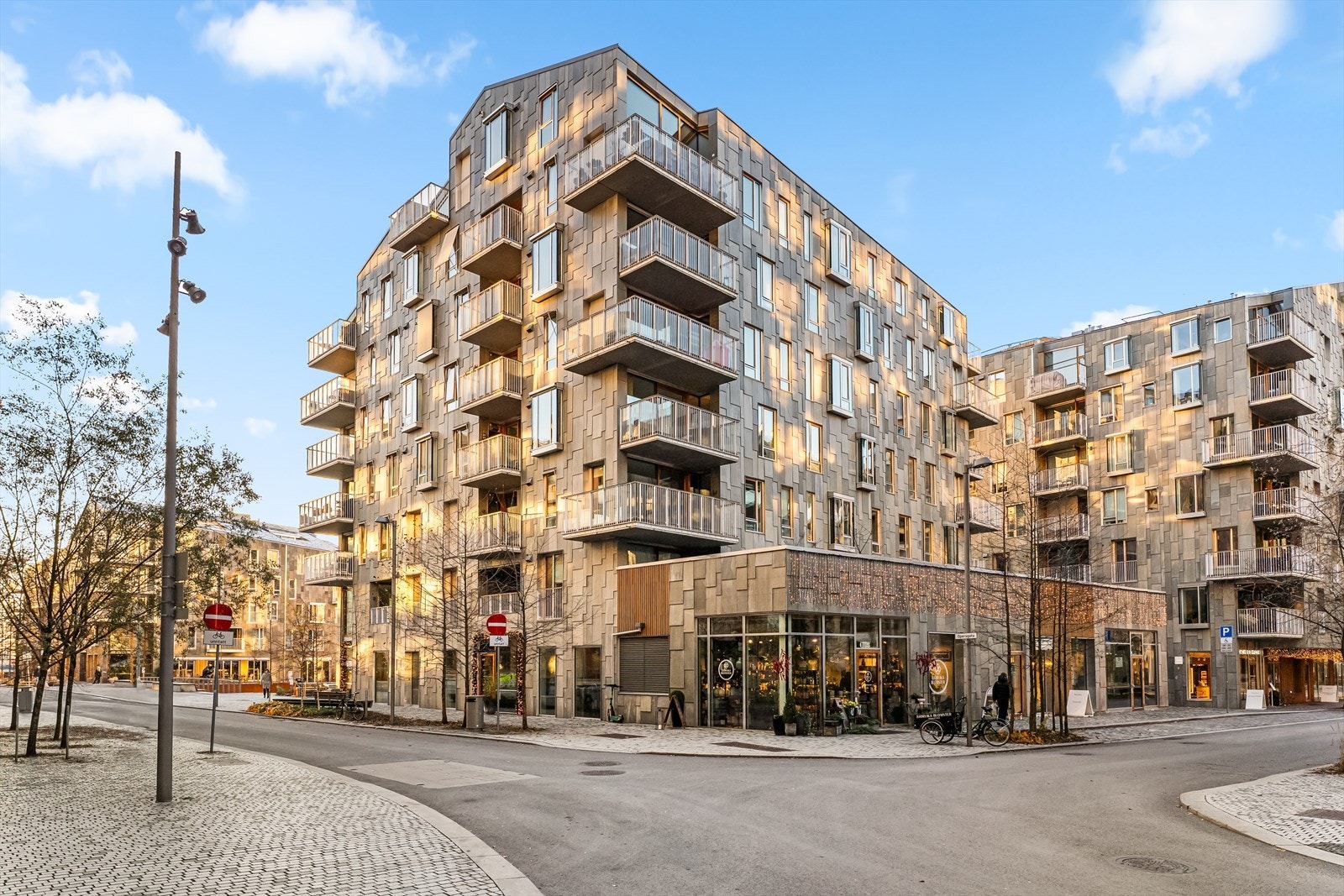 Vannkunsten innehar den miljøsertifiserte Breeam-Nor standarden, som stiller høye krav til materialvalg, energiøkonomi og inneklima. Galleribilde