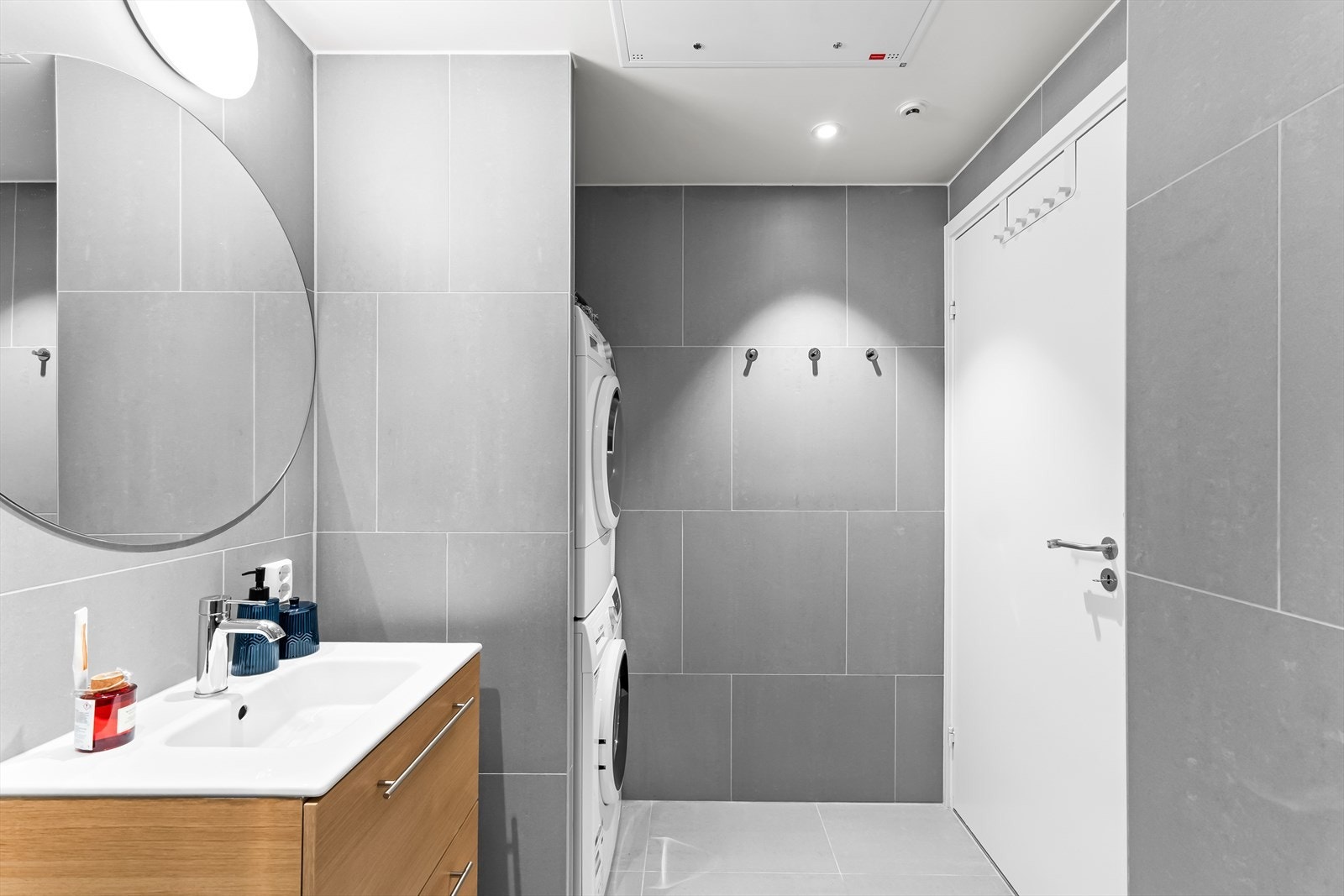 Badet har også opplegg for vaskemaskin samt balansert ventilasjon som sikrer et godt inneklima Galleribilde