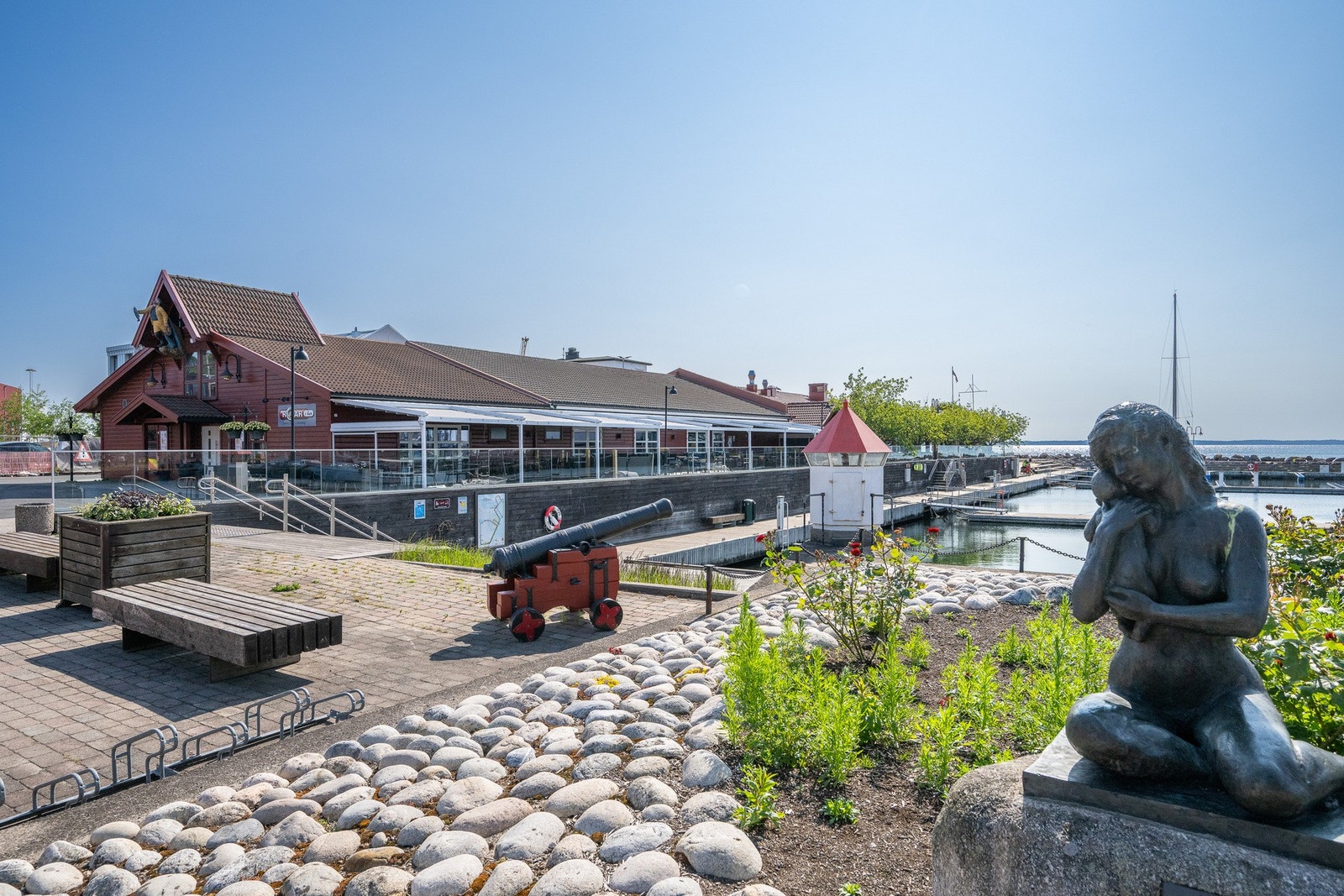 Ett par minutter fra egen inngangsdør til Roar i bua, Peppes, Redninga eller Fjorden Bistro - så mange middags alternativer Galleribilde