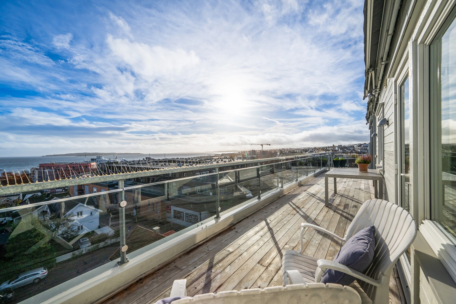 Fra dette soverommet er det utgang til den flotte terrassen Galleribilde