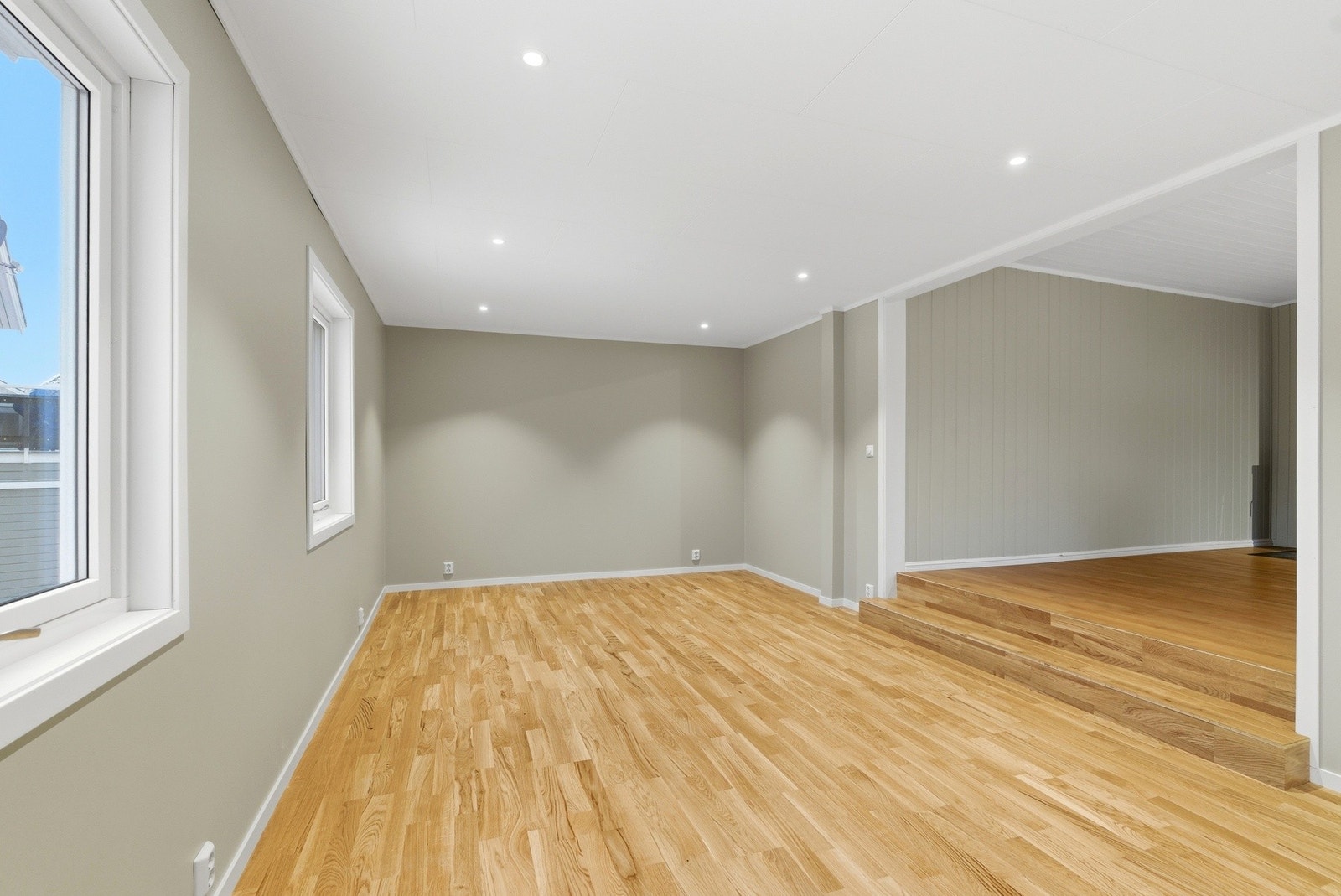 Her er det god plass til en sofagruppe og TV med tilhørende møblement. Galleribilde