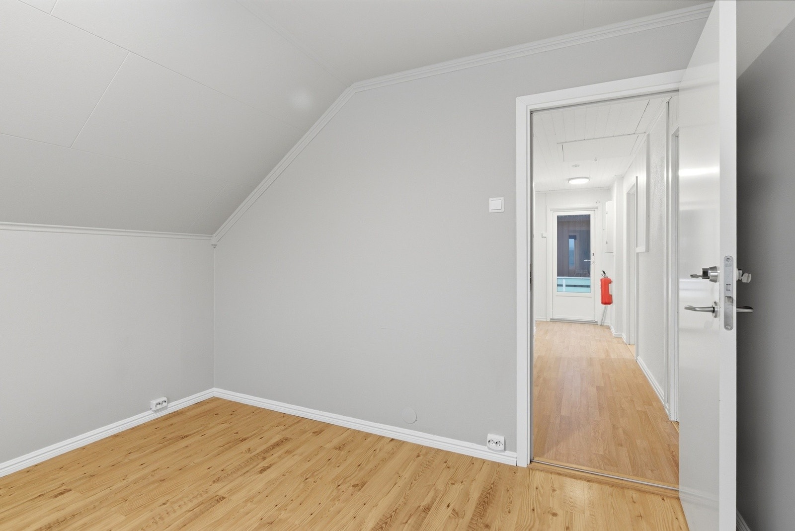 Det ene soverommet fungerer ypperlig som gjesterom eller hjemmekontor. Galleribilde