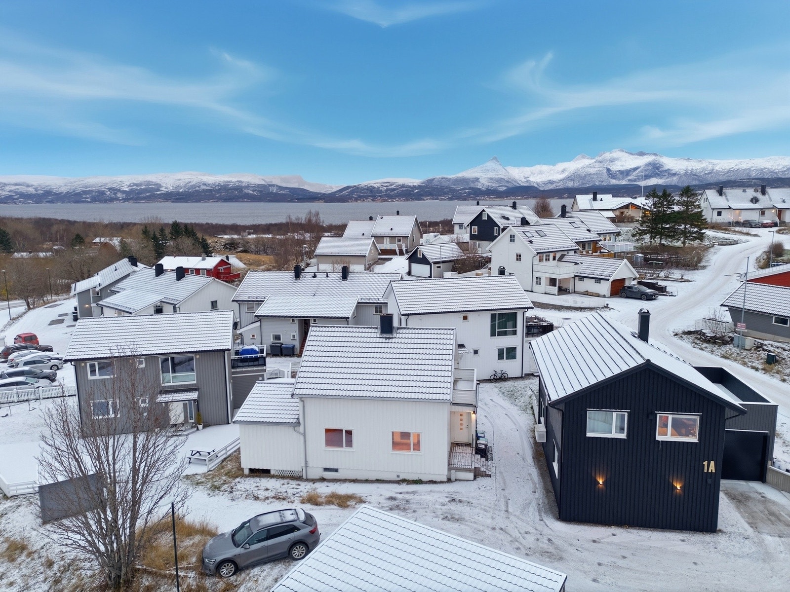 Godt kollektivtilbud med busstopp ca. 200 meter unna. Galleribilde