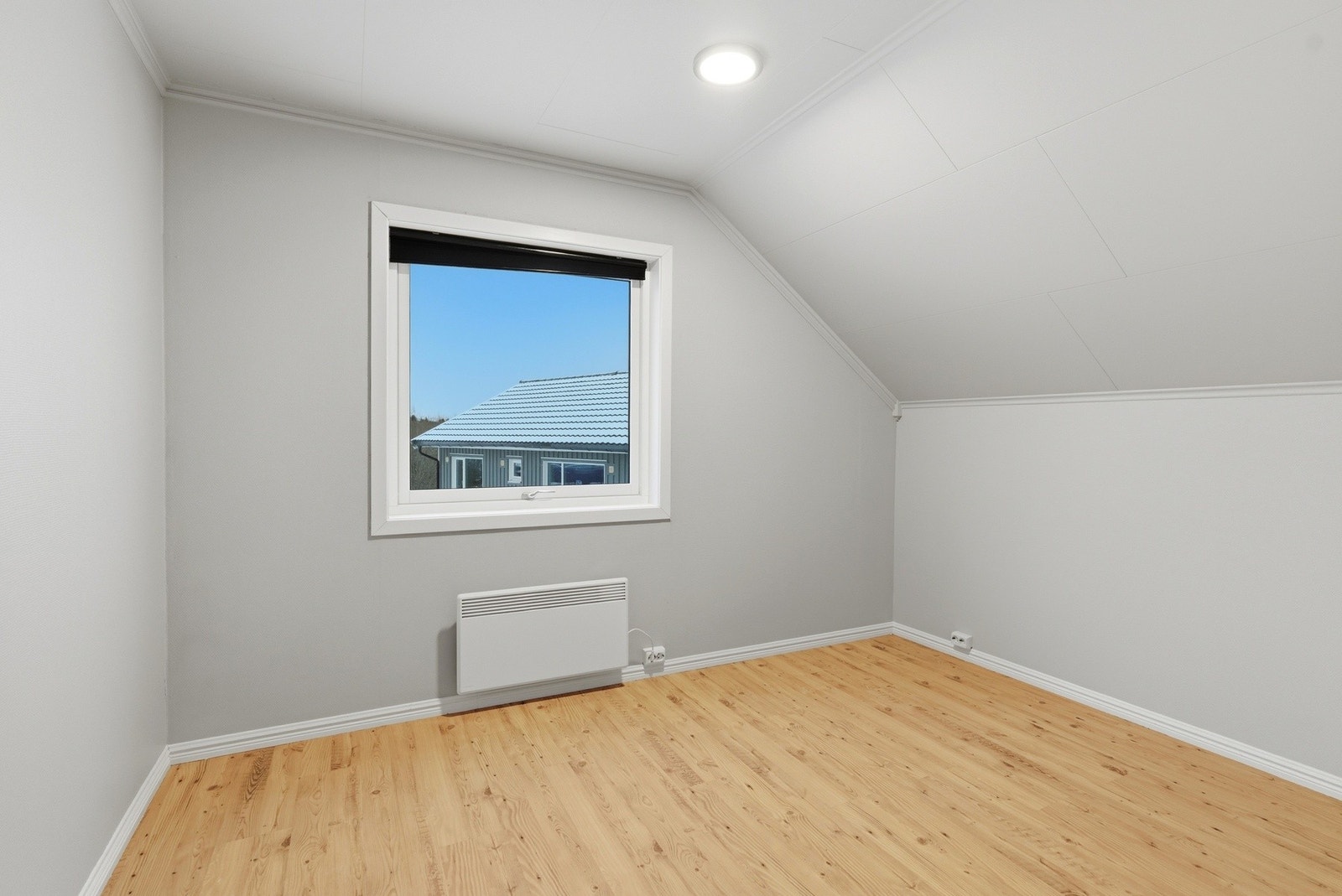 Alle soverommene er malt i lyse, tidløse fargevalg. Galleribilde