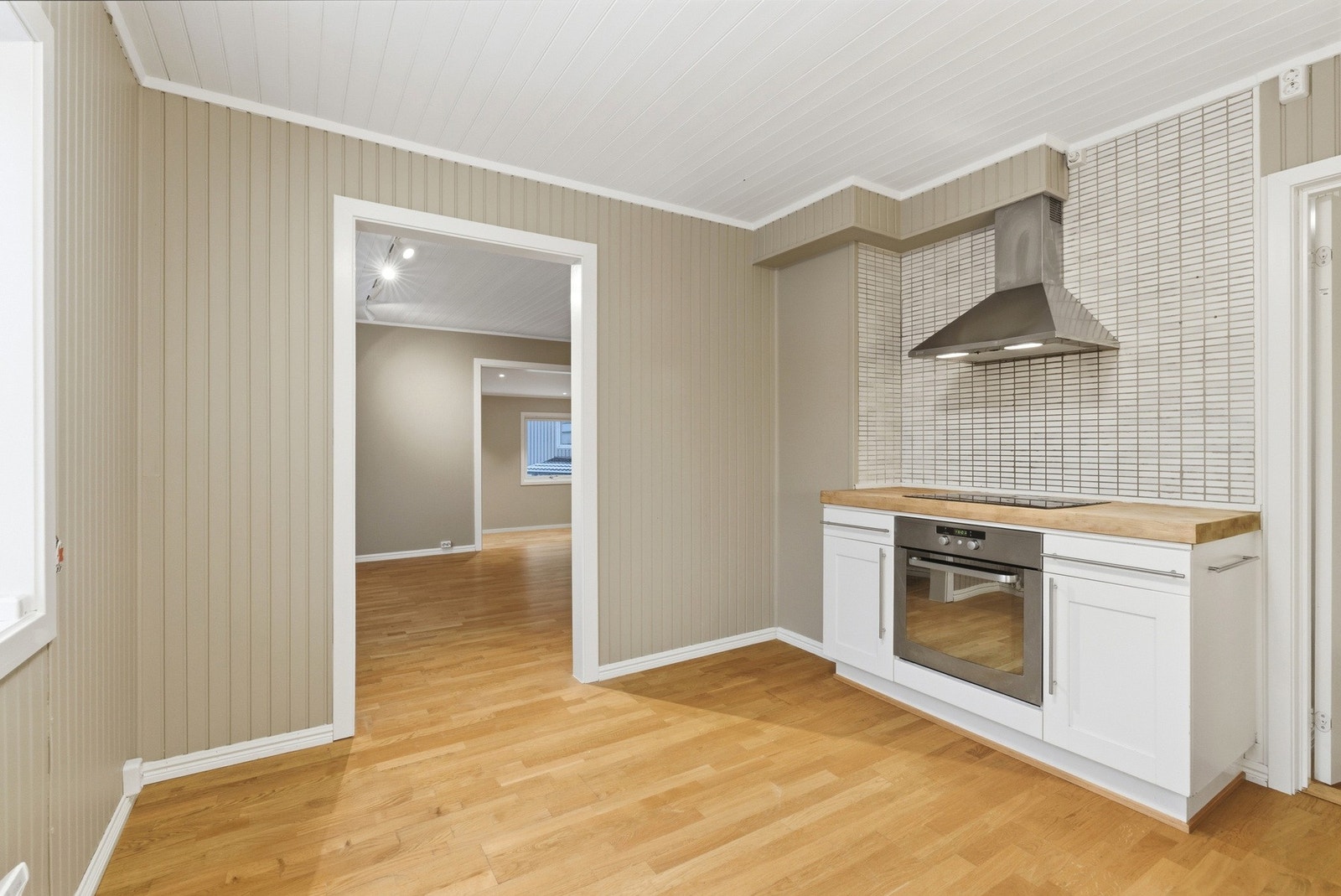 Her er det fint plass til et spisebord med tilhørende stoler. Galleribilde