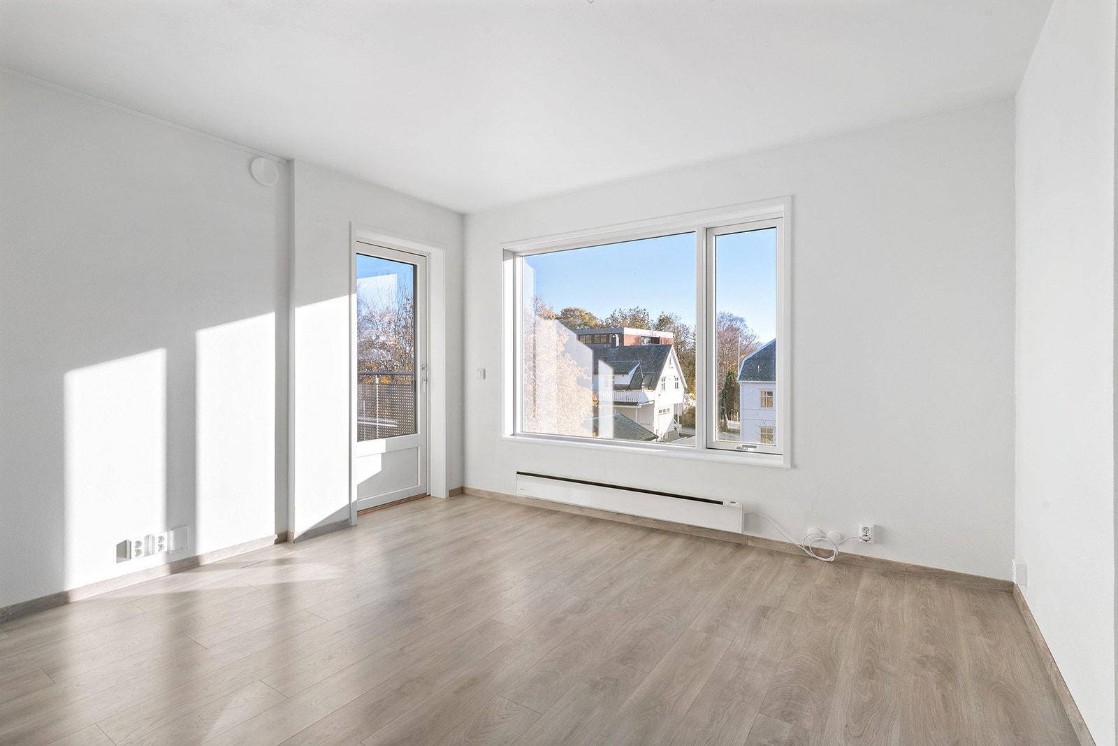 Utgang til balkong fra stue. Galleribilde