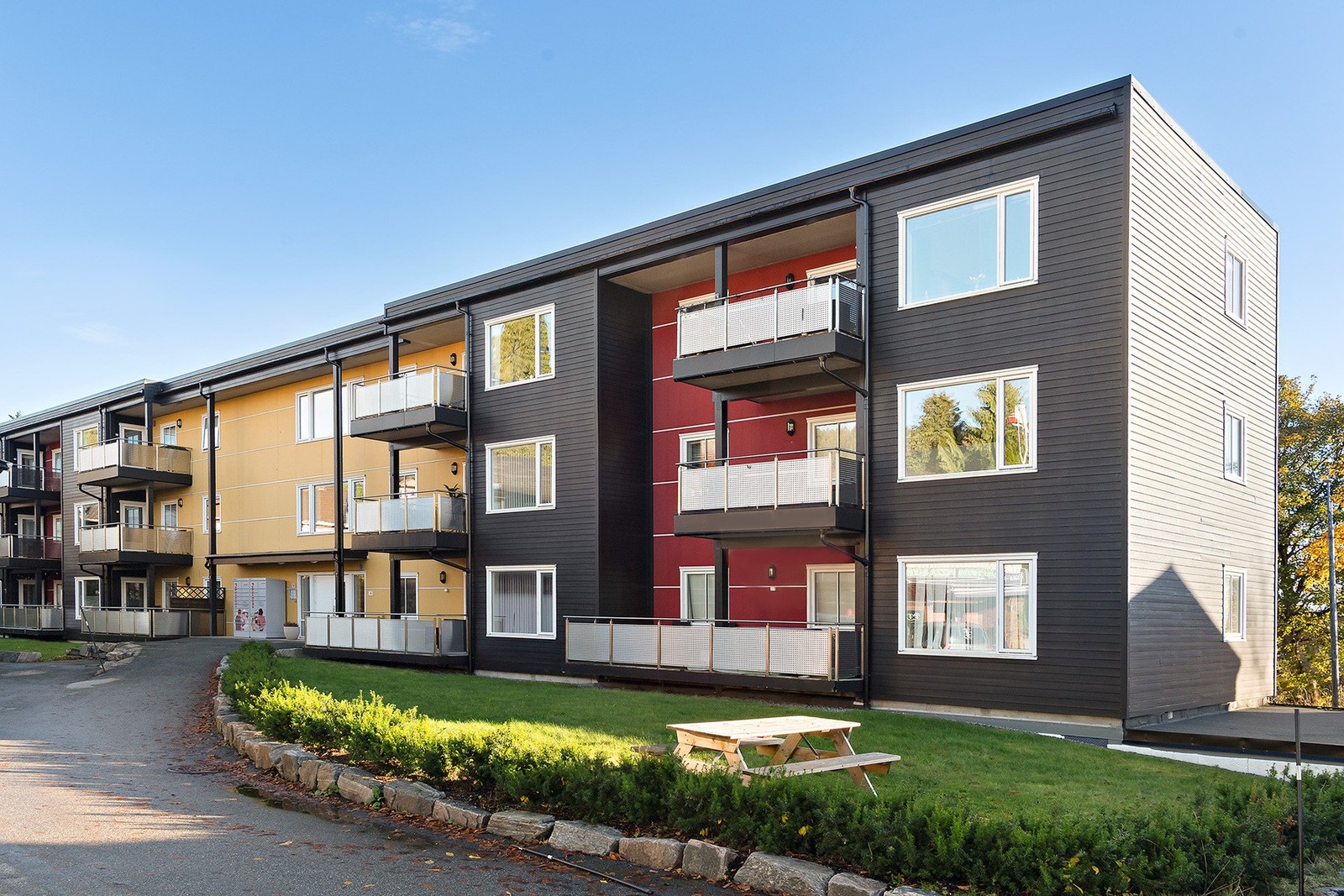 Hjertelig velkommen til Elvegata 9, presentert av Sondre Gjetøy v/EIE Eiendomsmegling.
Foto: Diakrit (Espen Istad) Galleribilde