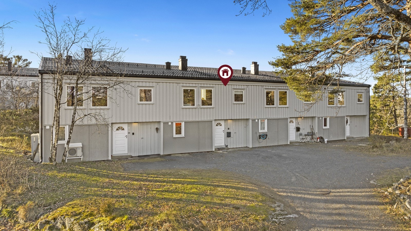 Attraktivt beliggende rekkehusleilighet over 4 halvplan. Galleribilde