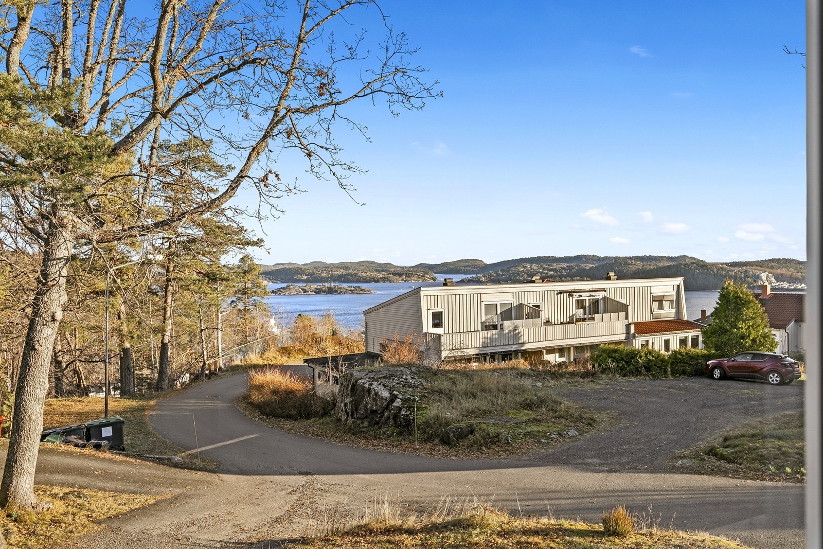 Fra denne etasjen er det nydelig sjøutsikt utover Bærøyfjorden. Galleribilde