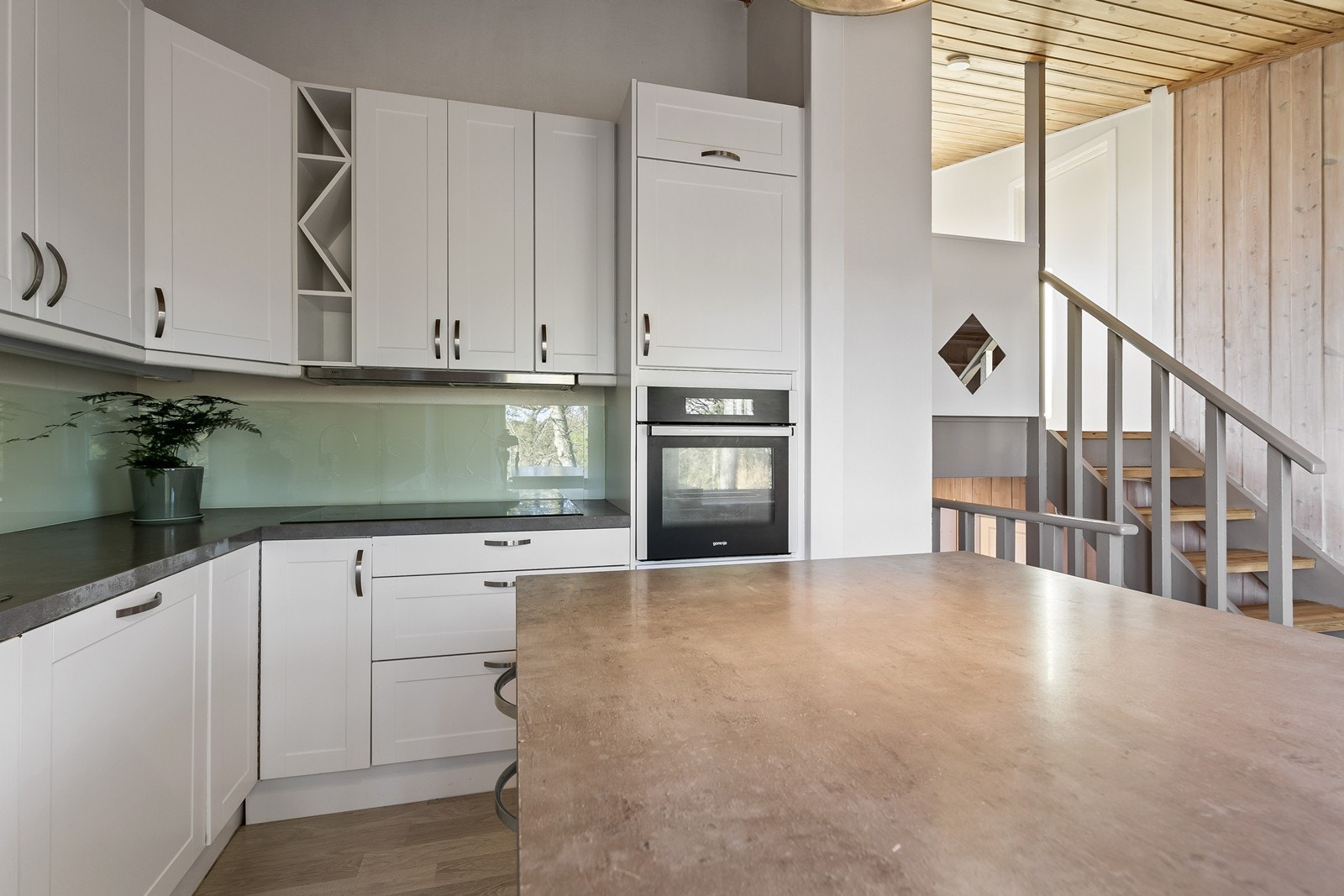 Plan 3 og 4 har ekstra god takhøyde, og gjør at leiligheten oppleves som åpen og luftig. Galleribilde