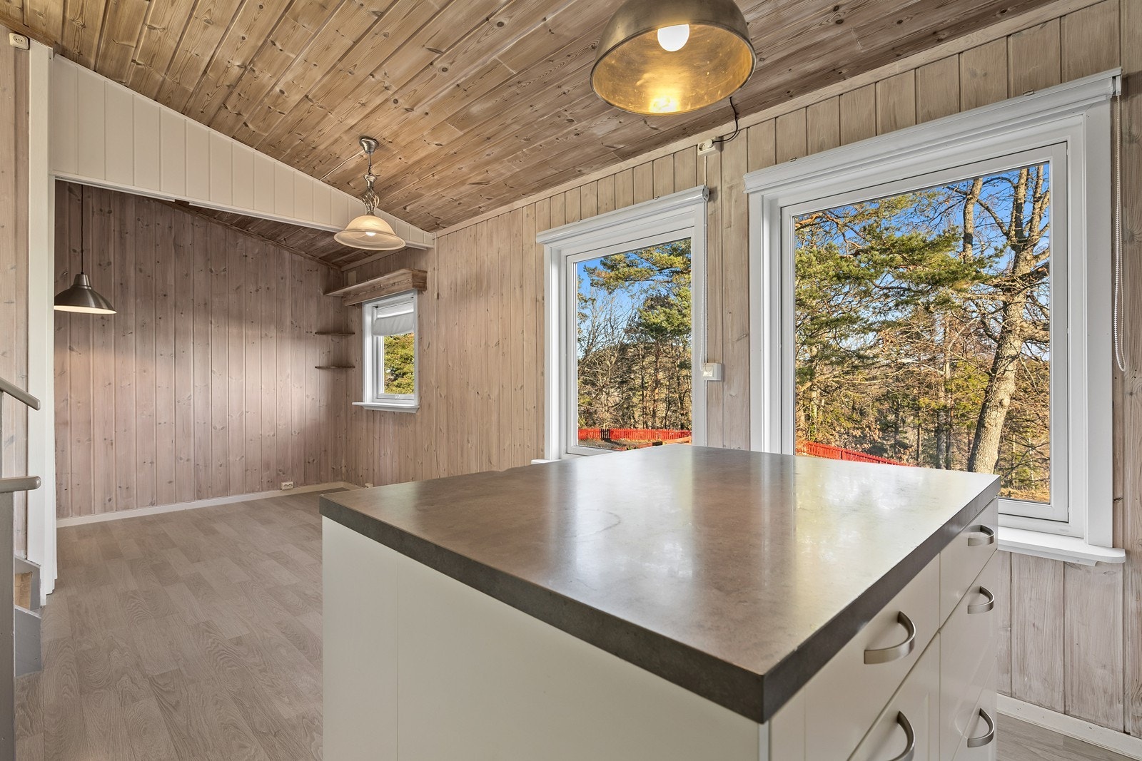 I spisestuen kan du dele av rommet med en skyvedør, dersom du har behov for et ekstra soverom/kontor. Galleribilde