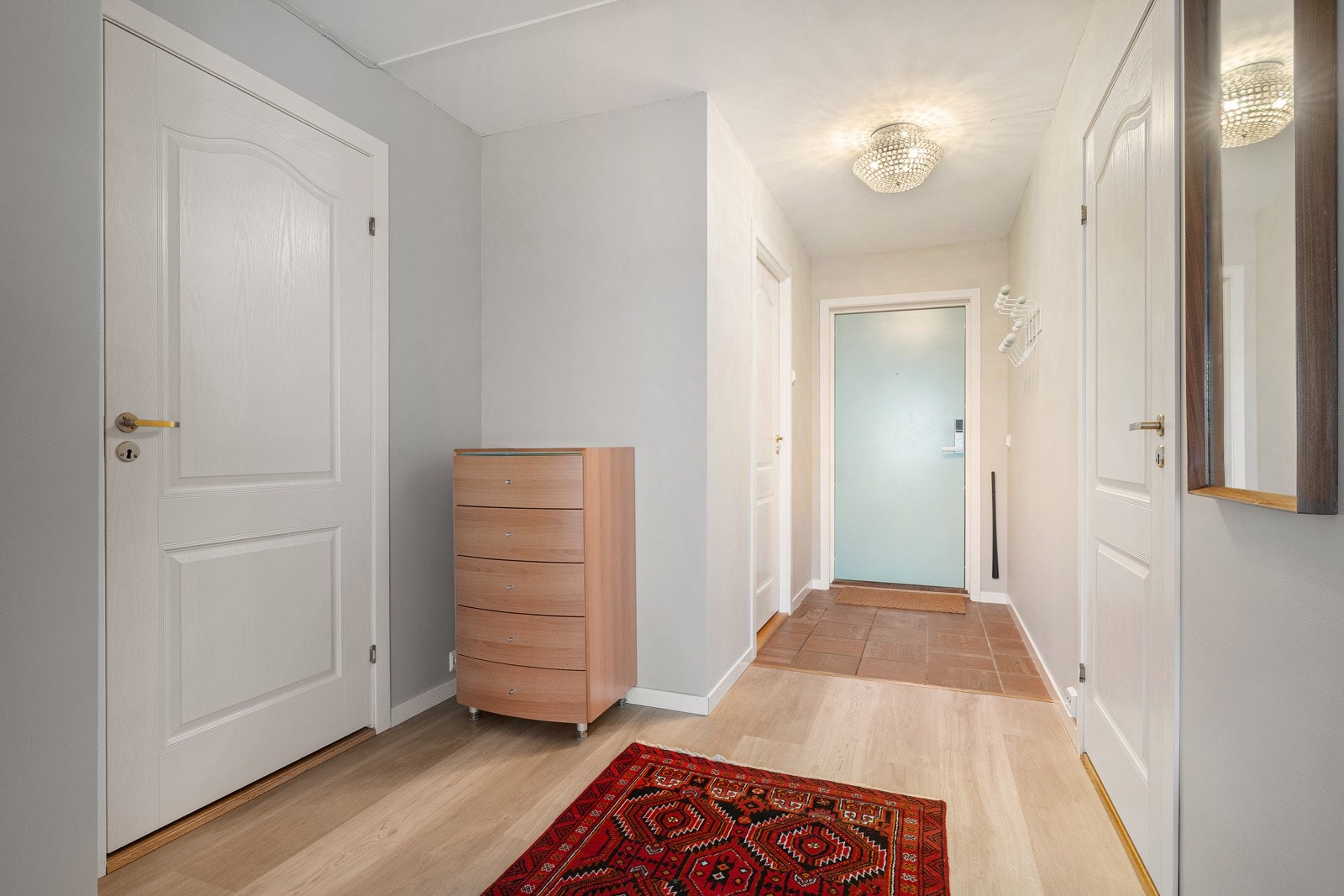 Leiligheten framstår godt tatt vare på og er oppgradert de seneste årene.