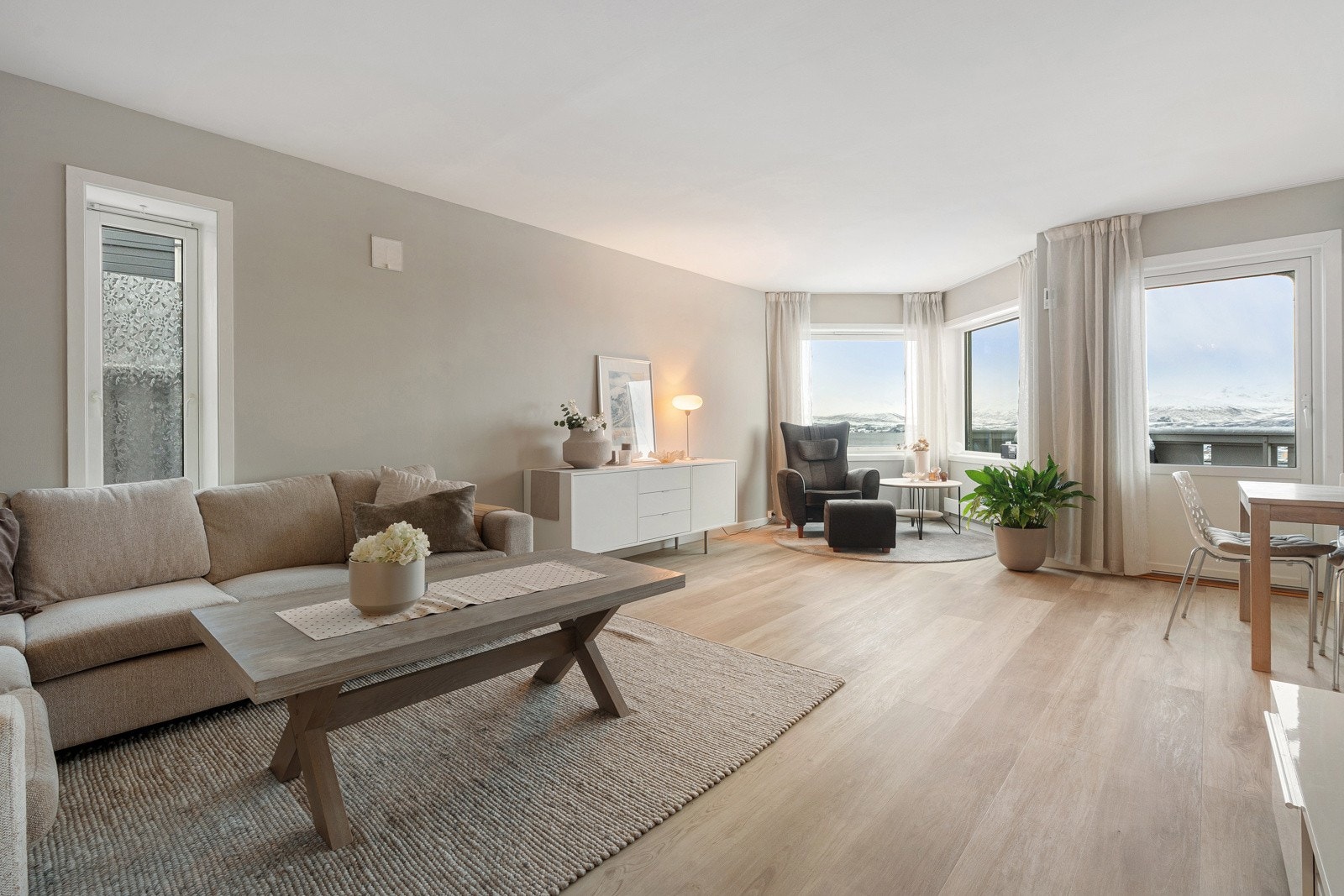 Velkommen til Elvhusvegen 45A - Presentert av Anders Karlstrøm