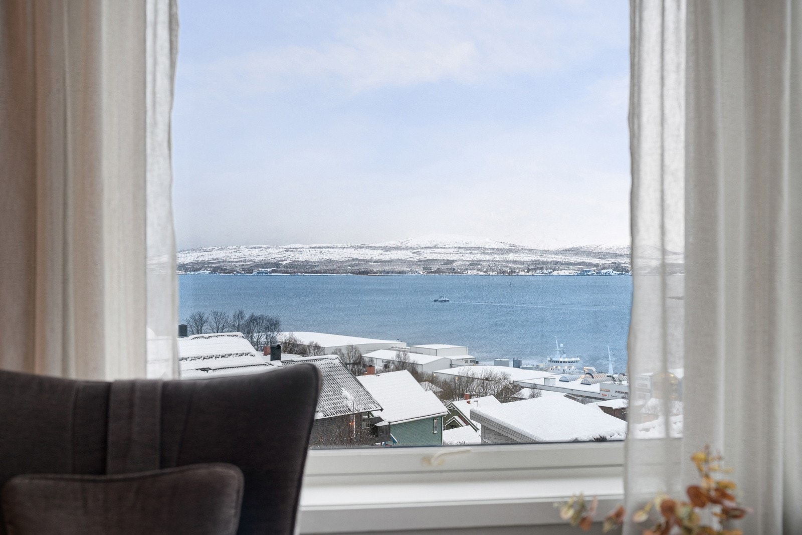 En delikat 3-roms med nydelige sol- og utsiktsforhold!