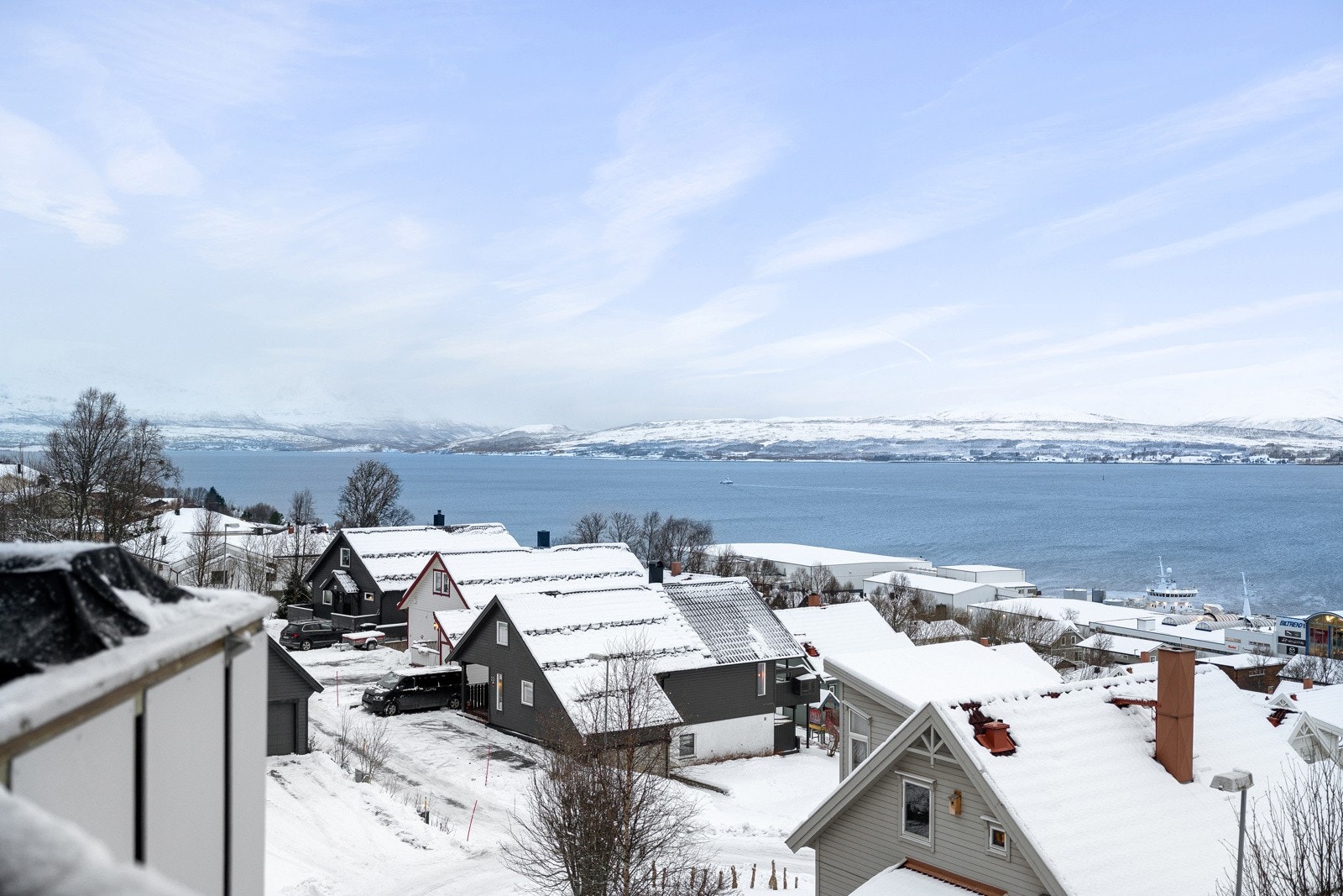 Med orientering mot vest, er det helt optimale sol- og utsiktsforhold her.