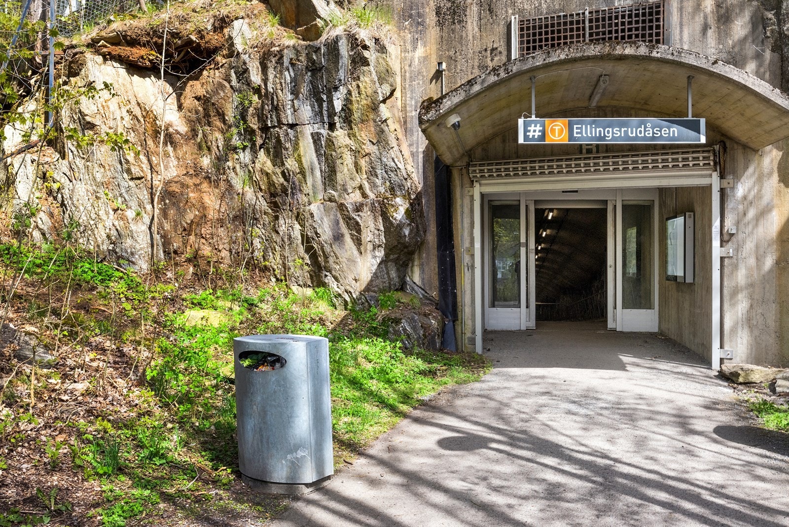 Kort vei til t-bane og annen offentlig kommunikasjon. Galleribilde