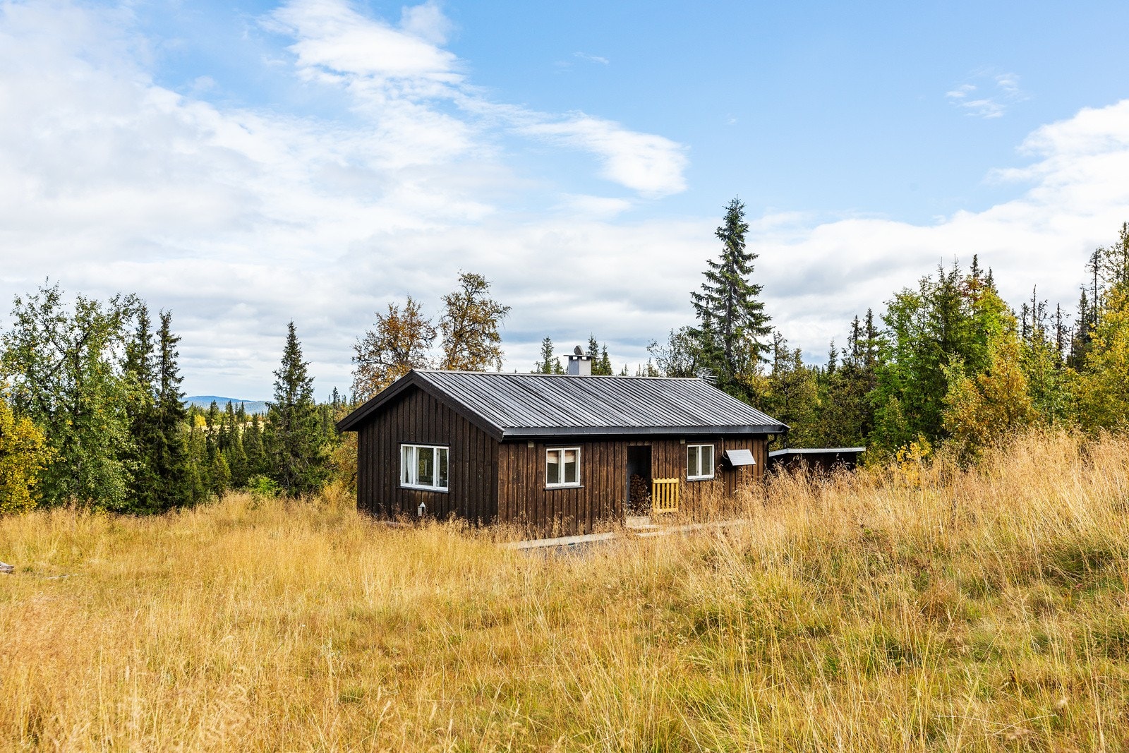 Med to fullverdige fritidsboliger er det enkelt å være flere generasjoner til fjells, eller kanskje det er noen venner som gjerne vil bli med til fjells? Galleribilde