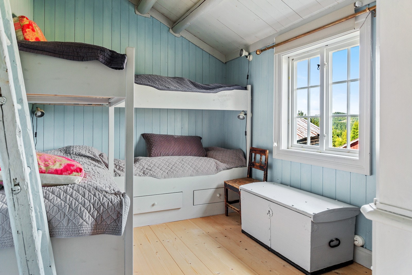 Med mange sengeplasser er det god plass til både store og små.Soverom 3. Galleribilde