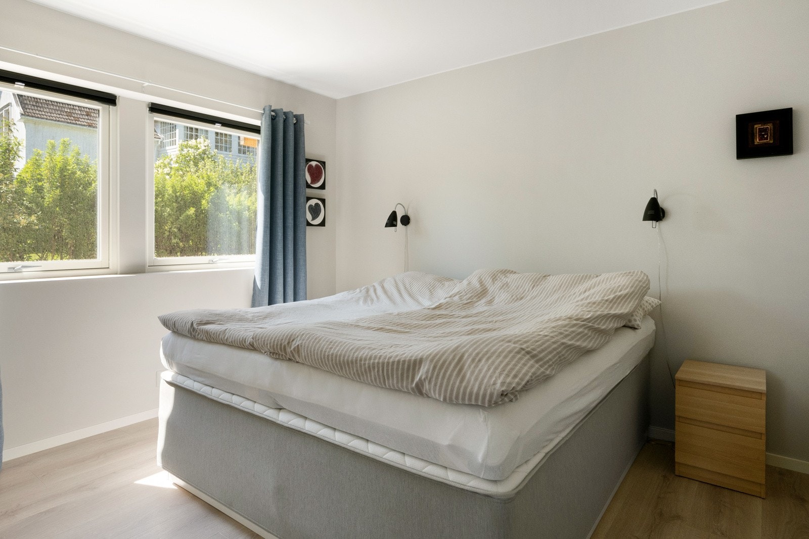 Illustrasjonsbilde fra hovedsoverom i lik leilighet i 1. etasje for å se hvordan man kan innrede rommet. Galleribilde