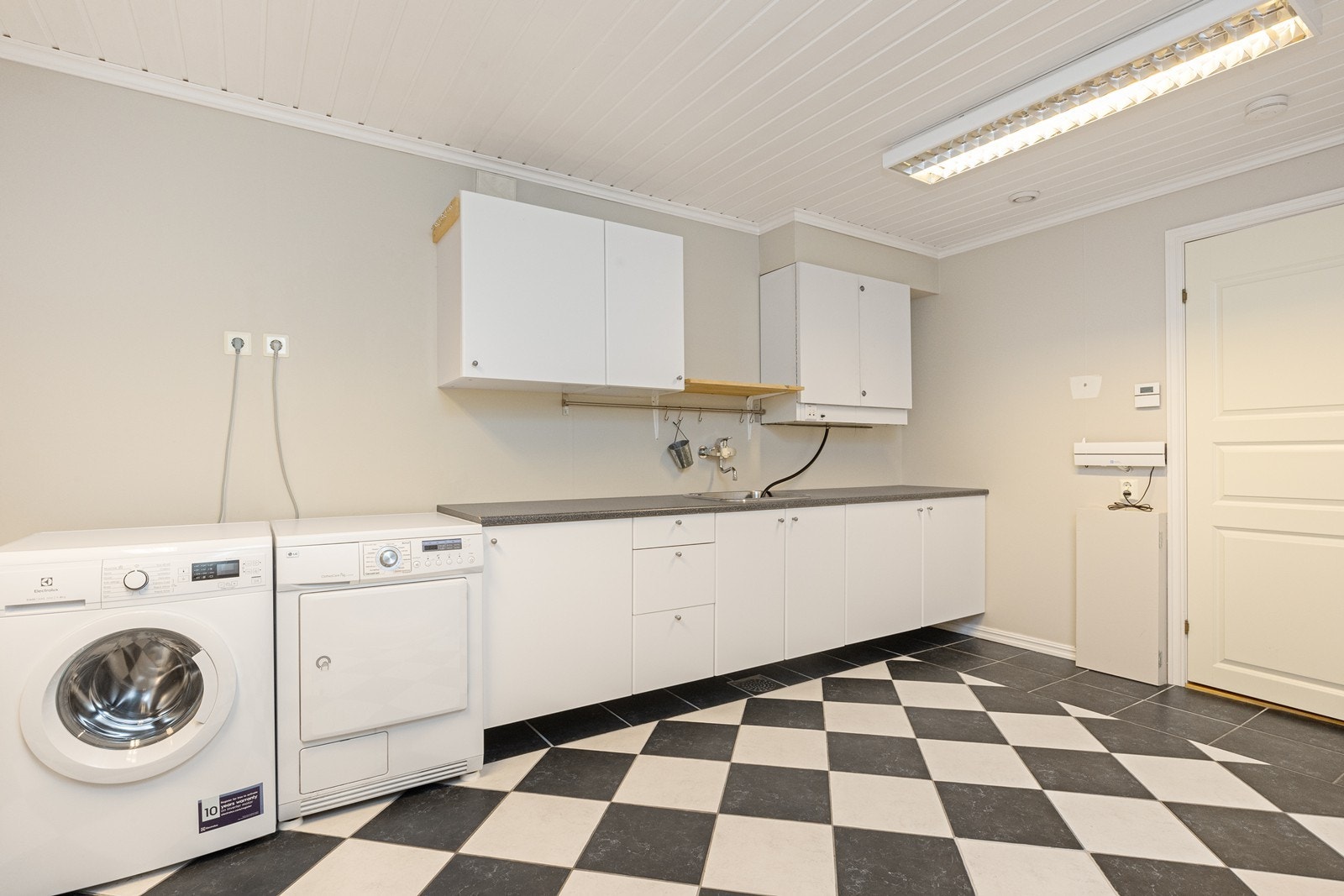 Stort vaskerom med egen utgang Galleribilde