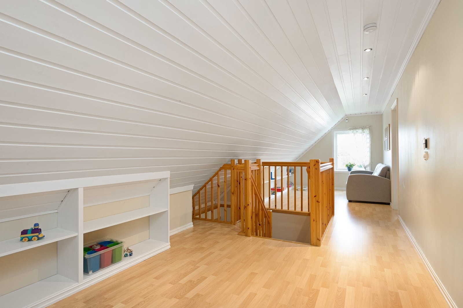 Stue i toppetasjen i tilknytning til soverom Galleribilde