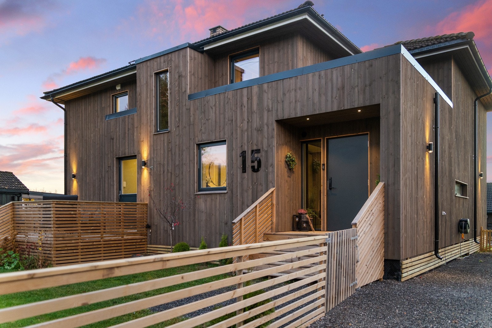 Boligen ligger i et svært barnevennlig og attraktivt boligområde. Galleribilde