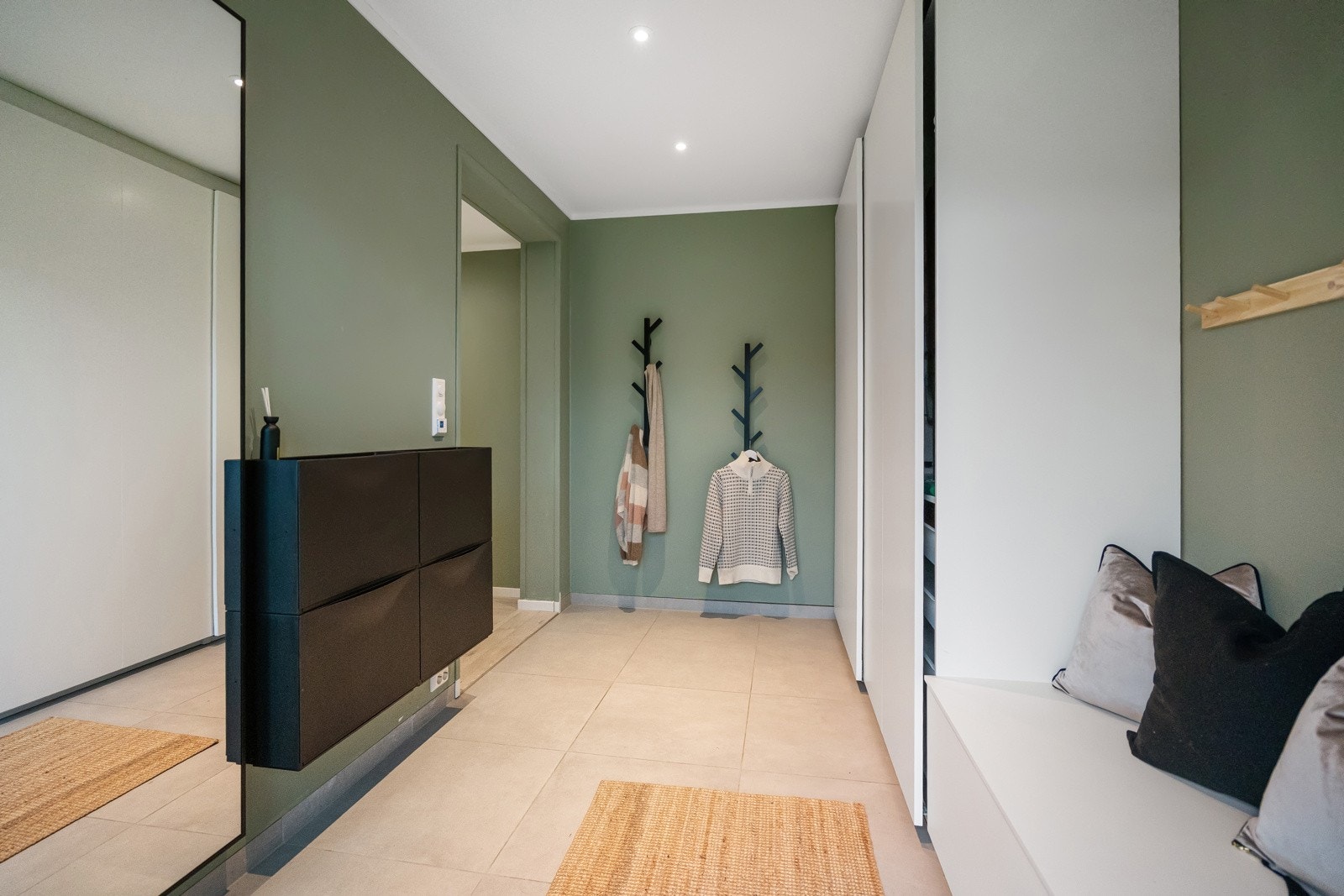 Allerede fra entrèen får du den gjennomførte stilen med delikat fargevalg og moderne løsninger. Galleribilde