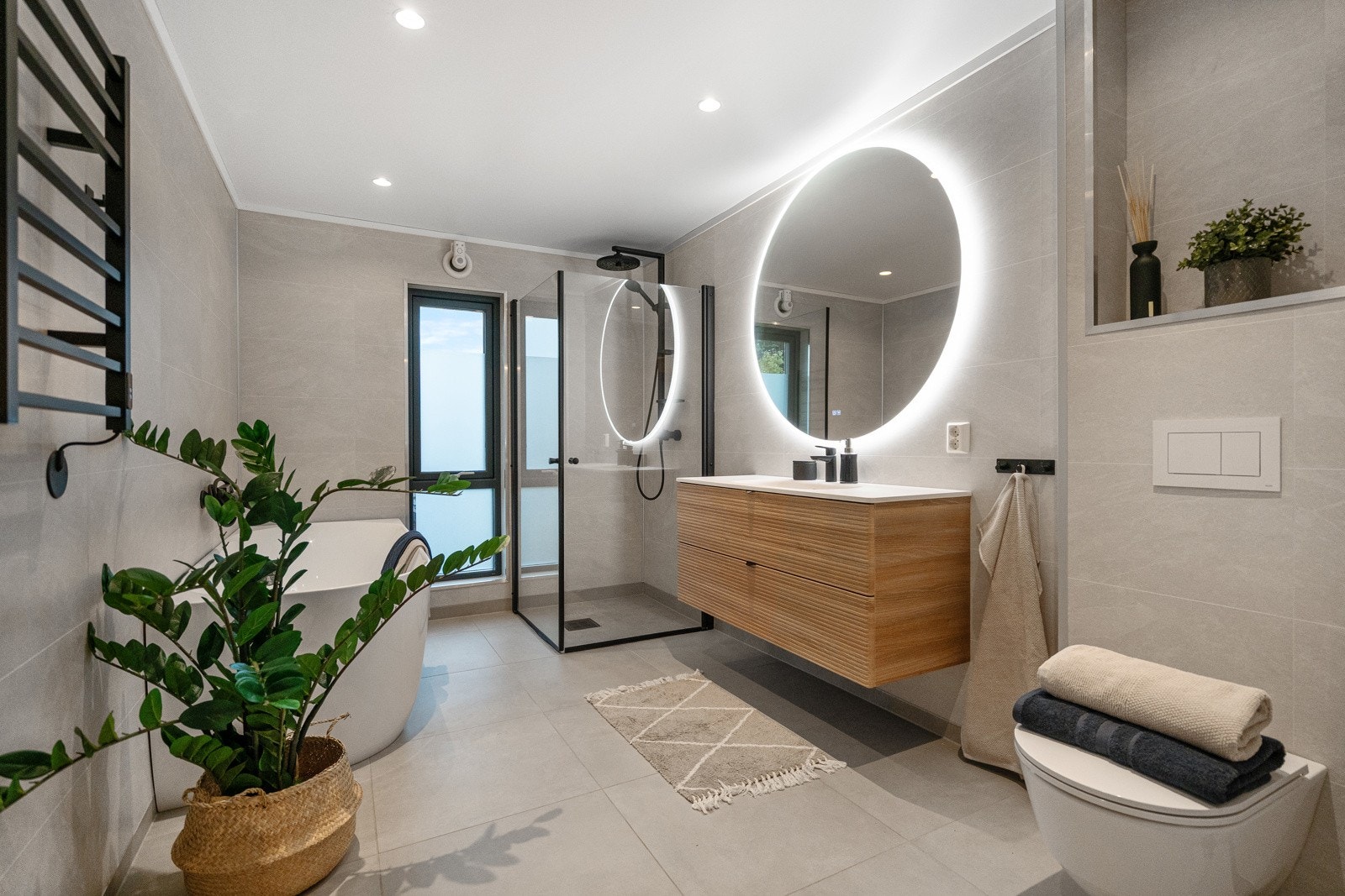 Badet i 2.etasje er både stilig og praktisk. Galleribilde