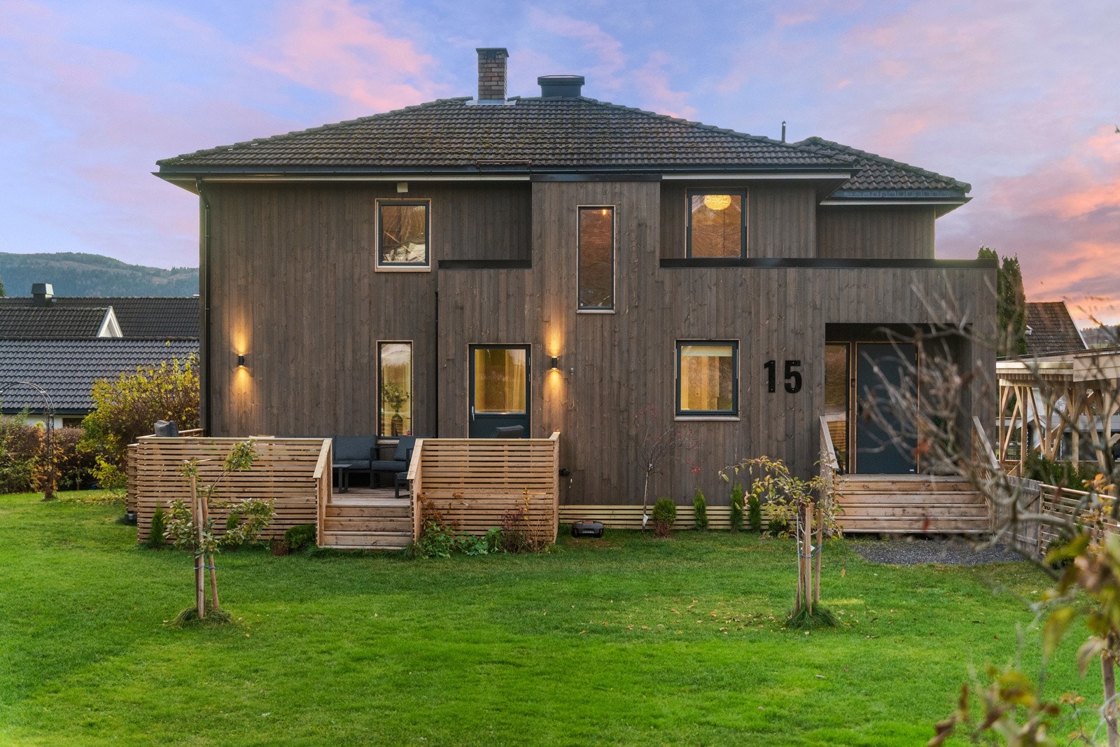 Boligen ligger ca. 2 km fra Brumunddal sentrum. Galleribilde