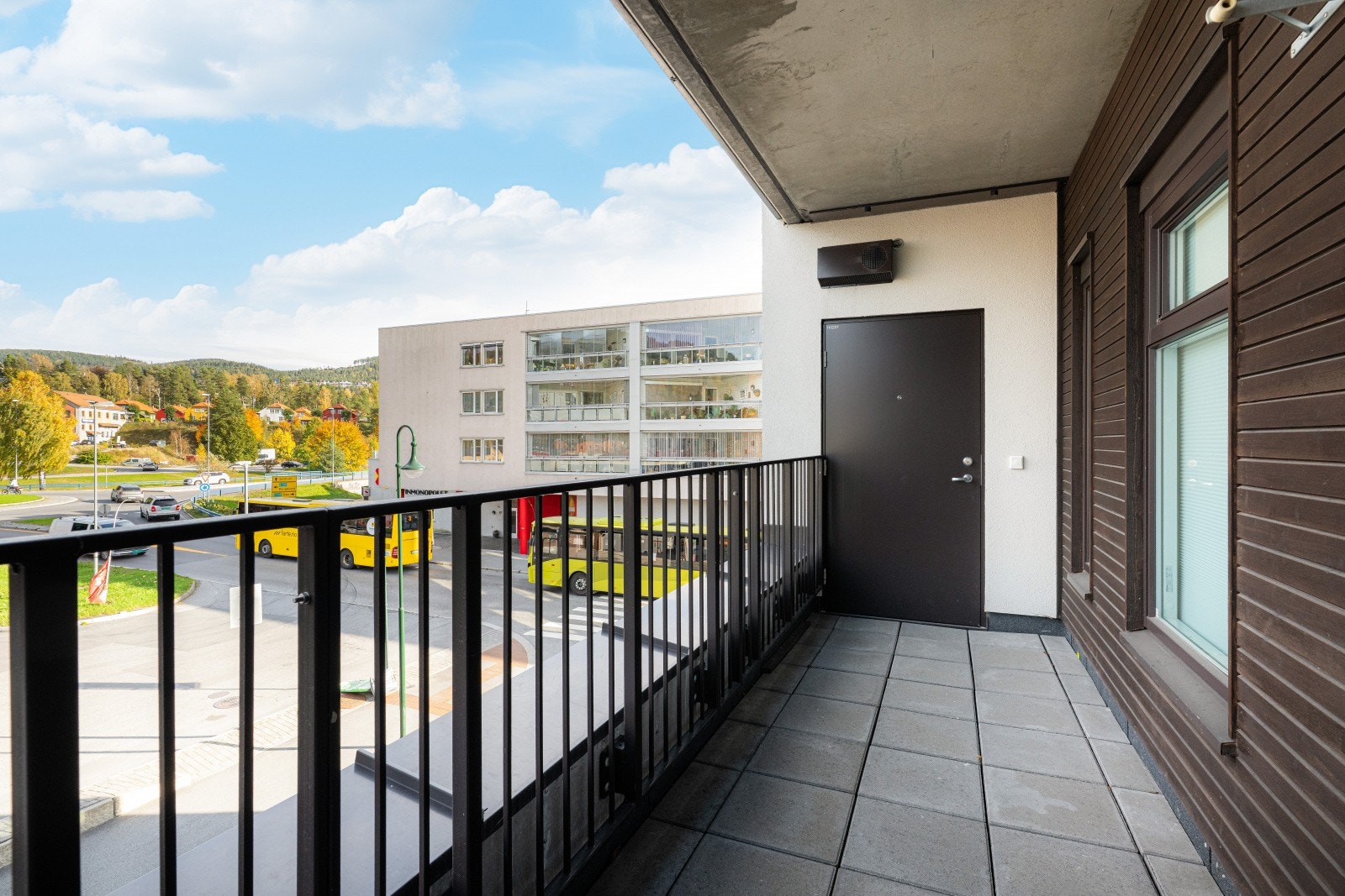 Det medfølger en parkeringsplass i parkeringskjeller, samt en bod. Galleribilde