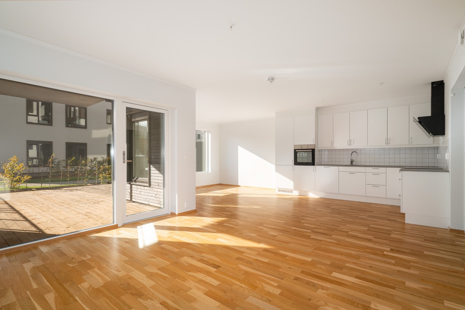 Fra stue er det utgang til et nydelig uteområde på cirka 36 kvm. Galleribilde