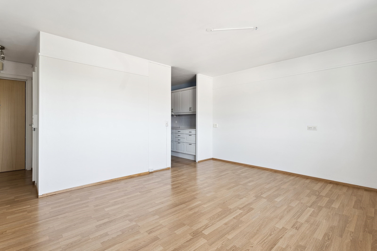 Fra stuen er det en adkomst til kjøkkenet. Galleribilde