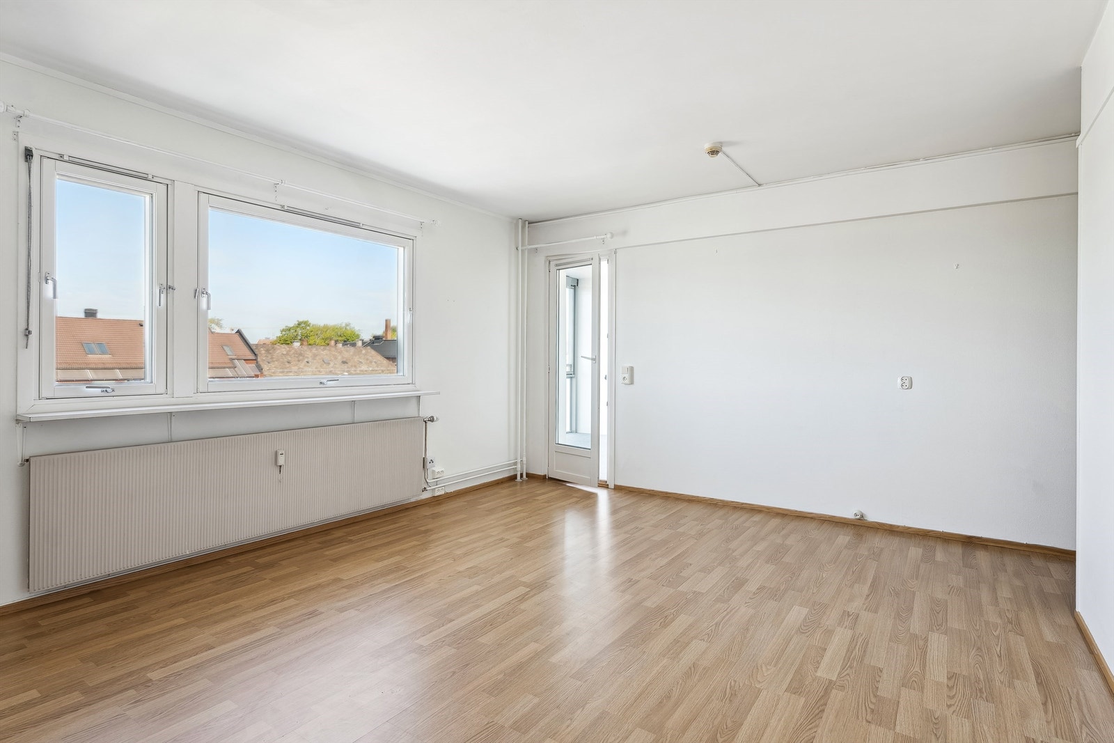 Leiligheten er en lys og lettstelt leilighet med gjennomgående god standard. Galleribilde